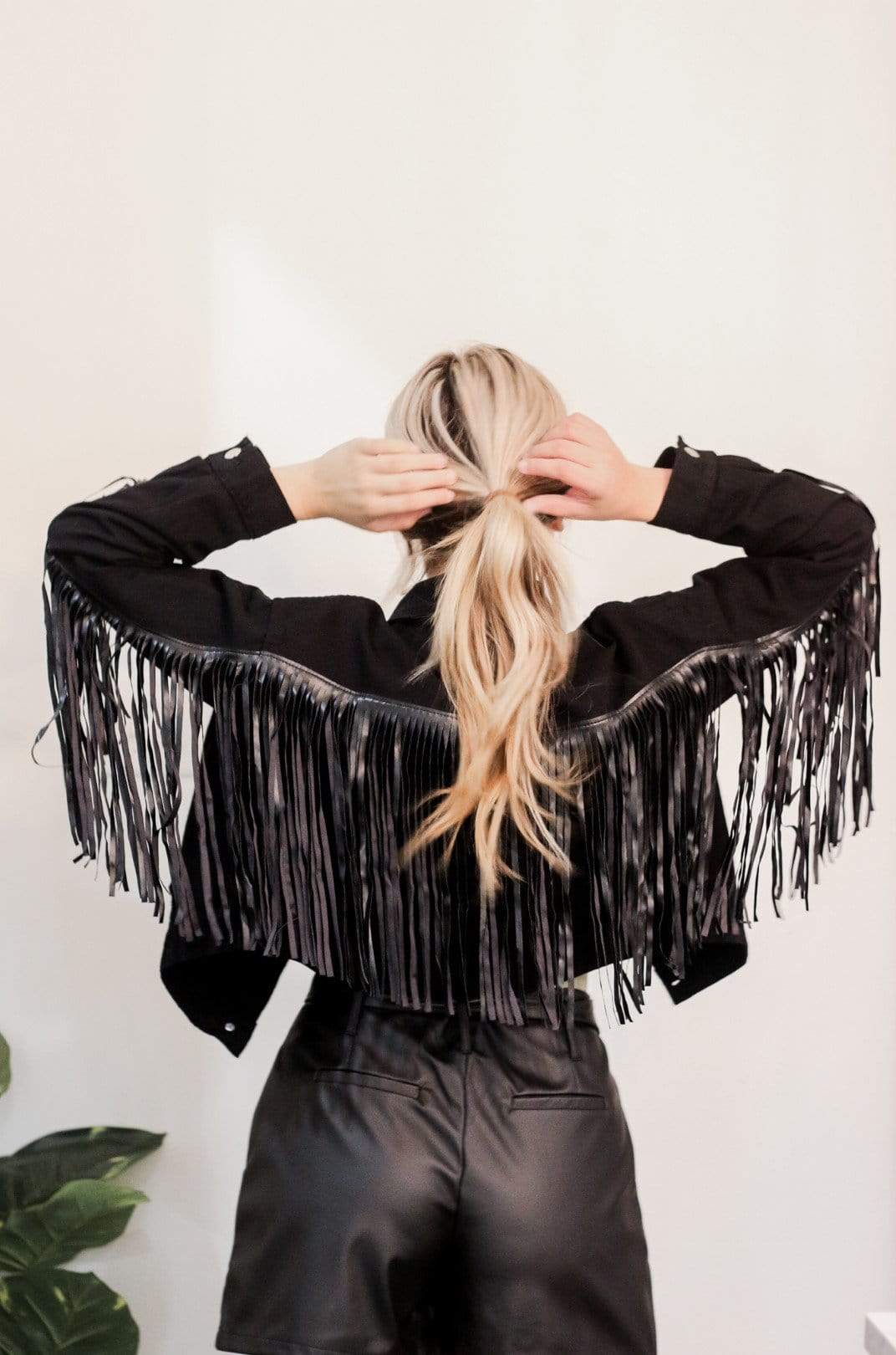Stylish Black Western Fringe Jacket for Women - Vintage Cowboy Chic Leather Coat - Perfect for Country Music Festivals, Rodeos & Western Themed Parties