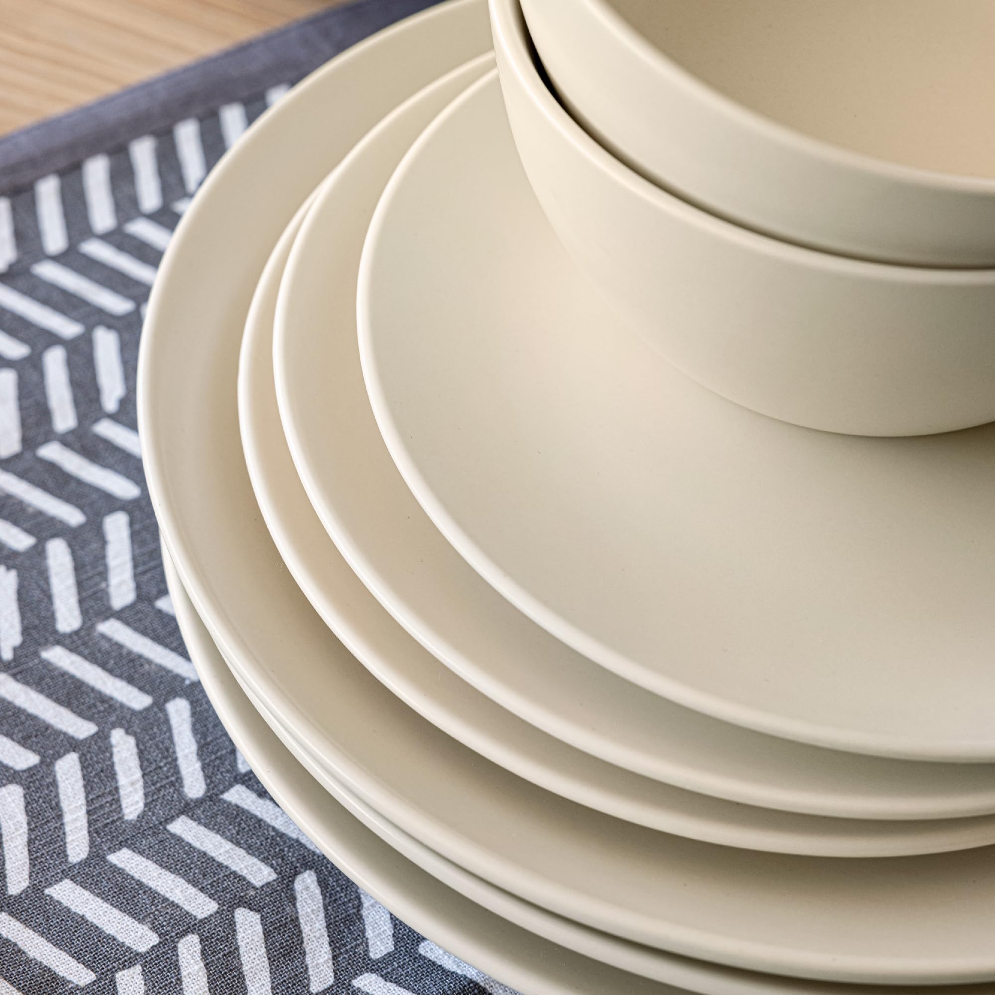 Over&Back Coupe 16-Piece Stoneware Dinnerware Set - 4 Dinner Plates, 4 Salad Plates, 4 Cereal Bowls & 4 Dinner Bowls - Semi-Matte Ivory Tableware for Everyday Dining, Family Gatherings & Special Occasions