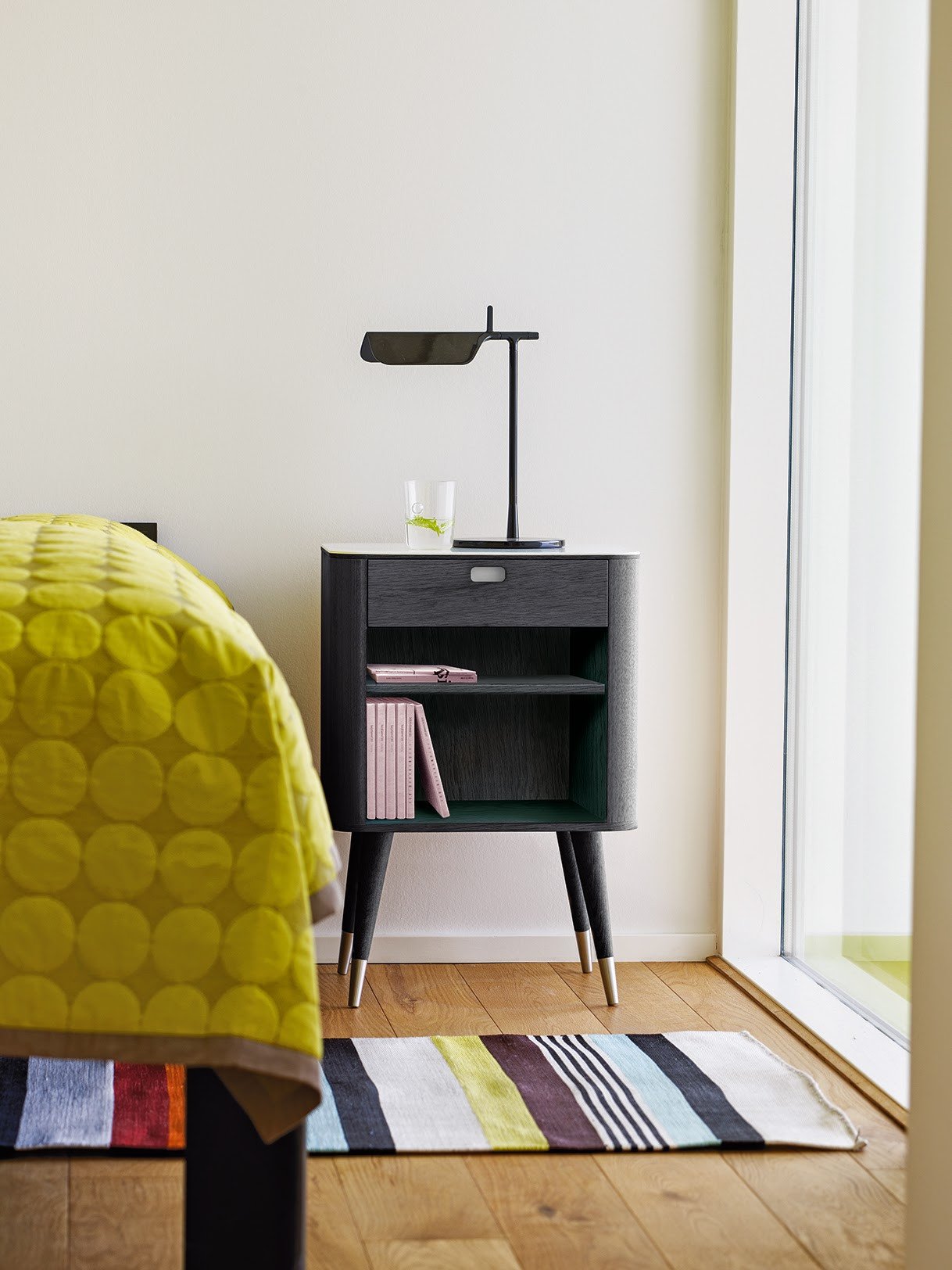 AK2405 Modern Nightstand with USB Ports - Stylish Bedside Table for Bedroom, Living Room, or Office - Perfect for Charging Devices & Storage