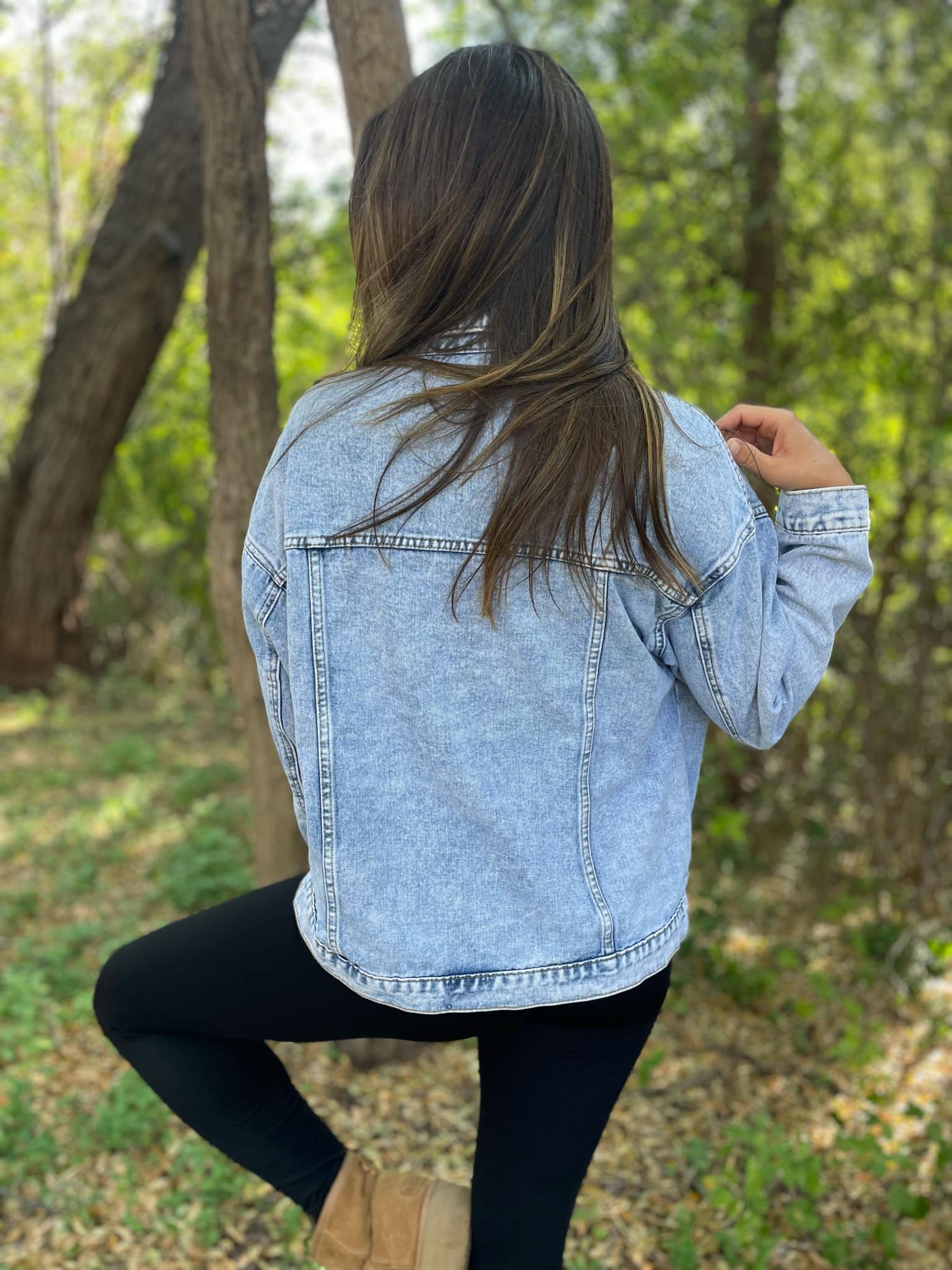 Stylish Light Wash Denim Jacket for Women & Men | Vintage Distressed Denim Coat | Perfect for Casual Outfits, Spring Layering & Streetwear Fashion