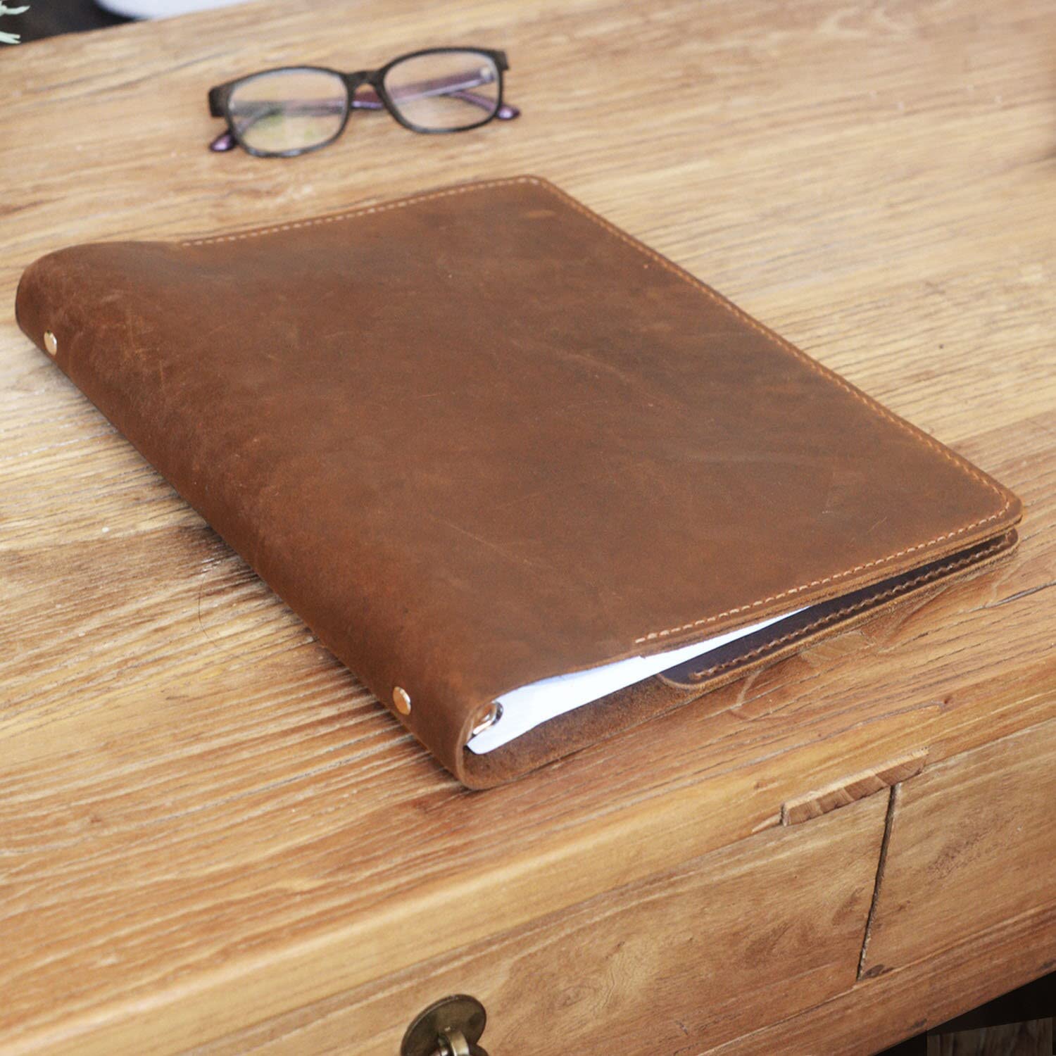 Premium Distressed Leather 4-Ring Binder for A4 Paper - Fits 4-Hole Refills, Professional Portfolio Organizer & Planner Cover - Perfect for Office, School, and Business Meetings (Model D712A4)