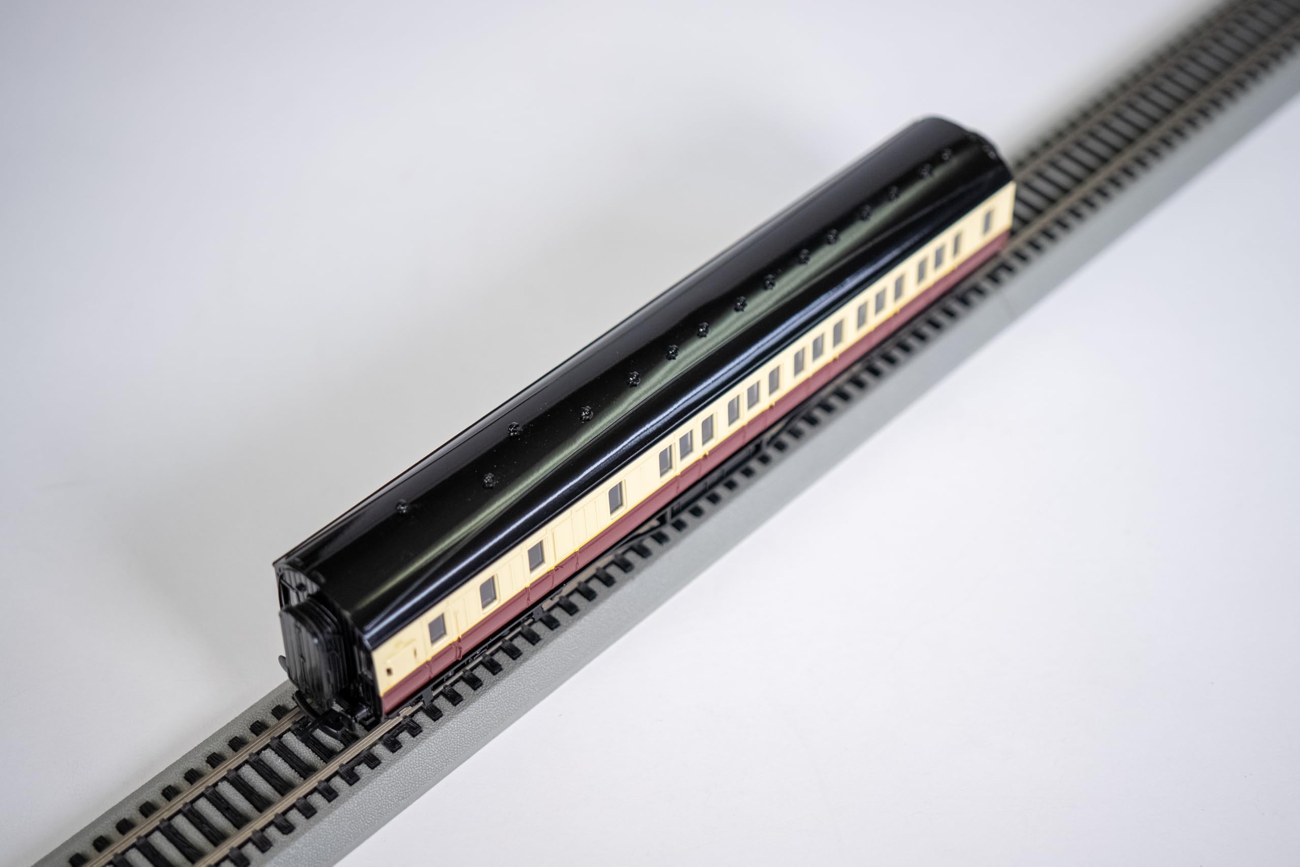 Bachmann Trains Thomas & Friends™ RED Express Brake Coach HO Scale Model Train - Perfect for Collectors, Train Enthusiasts, and Kids' Playrooms
