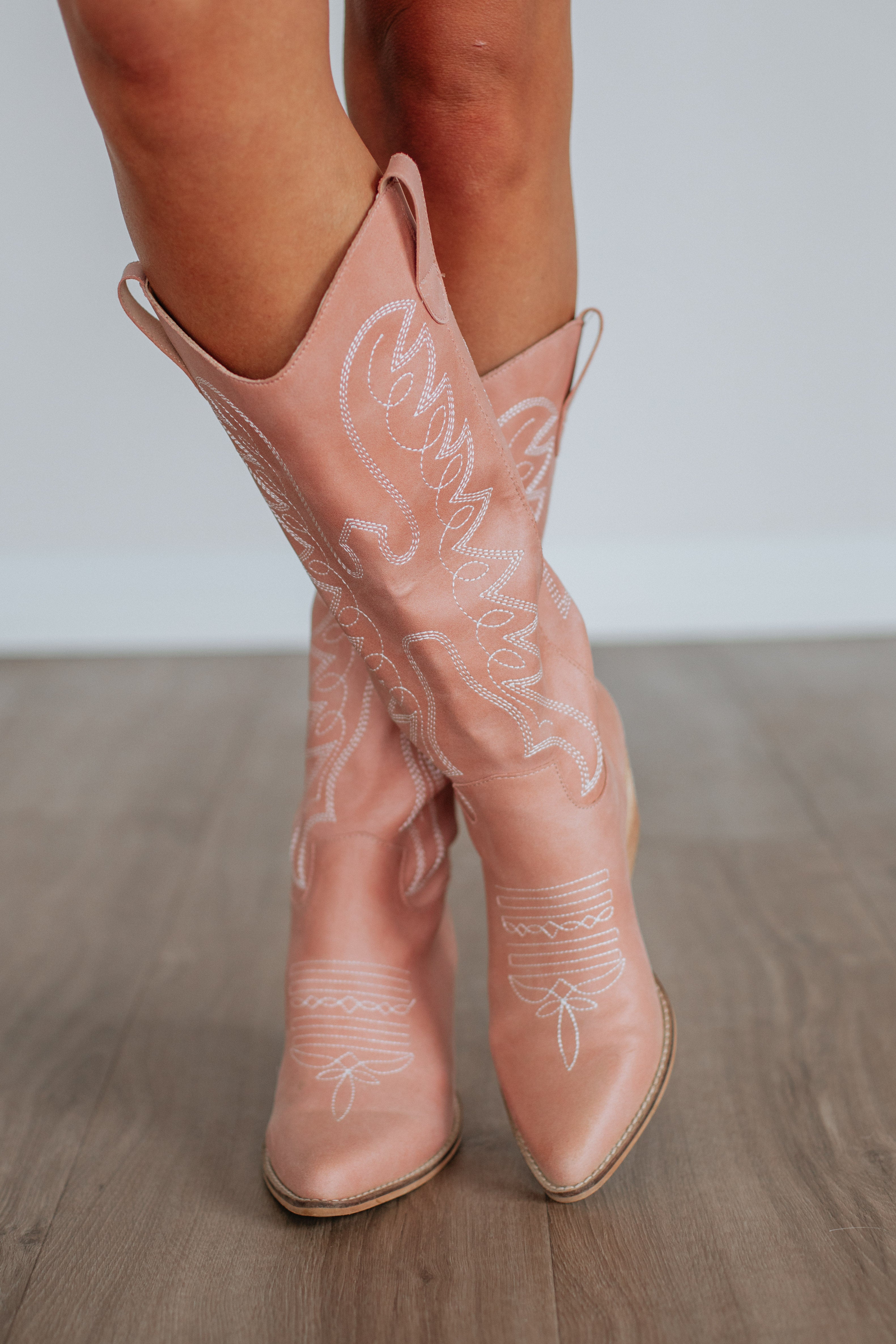 Best Cowgirl Boots for Women - Comfortable & Stylish Western Boots for Walking, Riding & Country Fashion