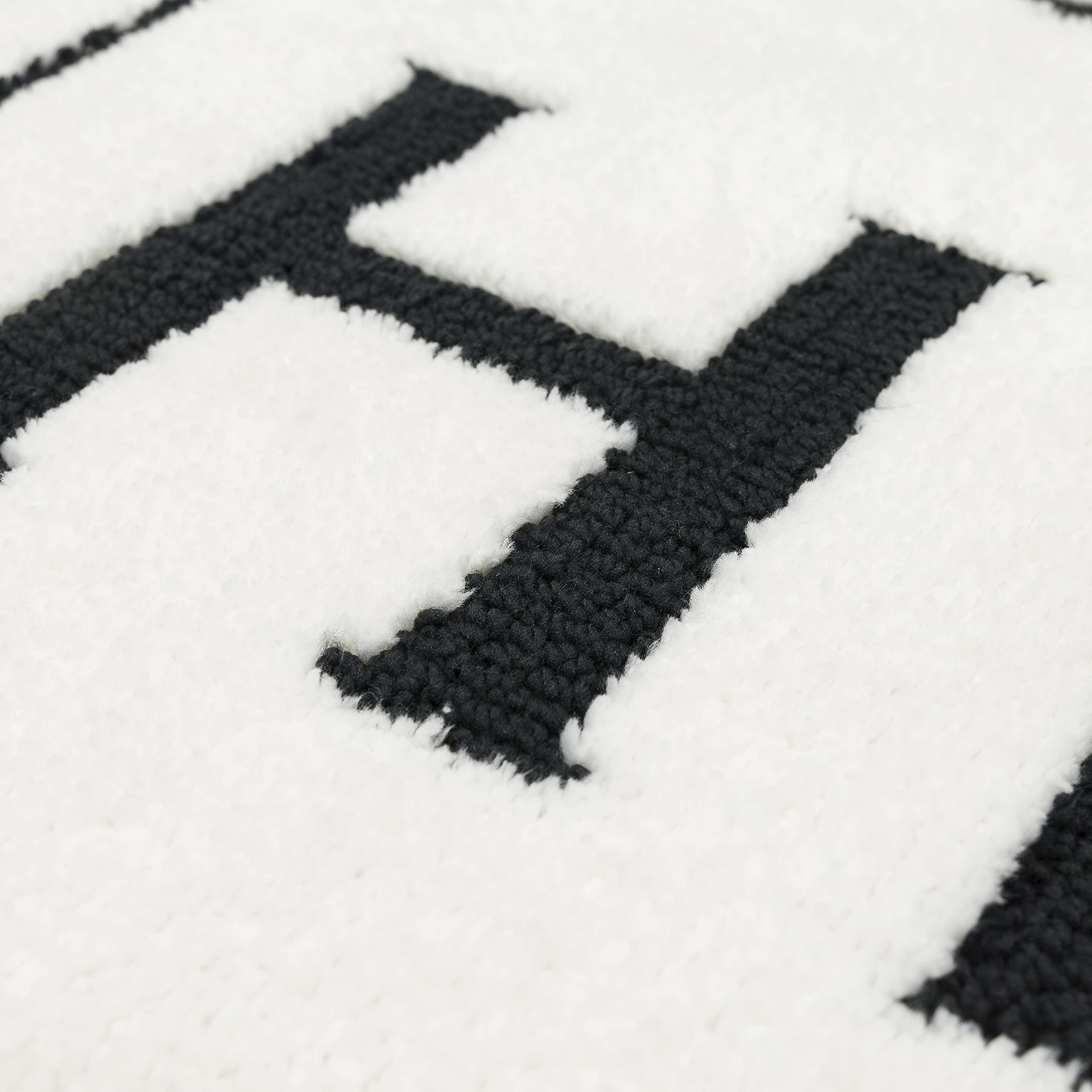 Mohawk Home Hers White/Black 1'8