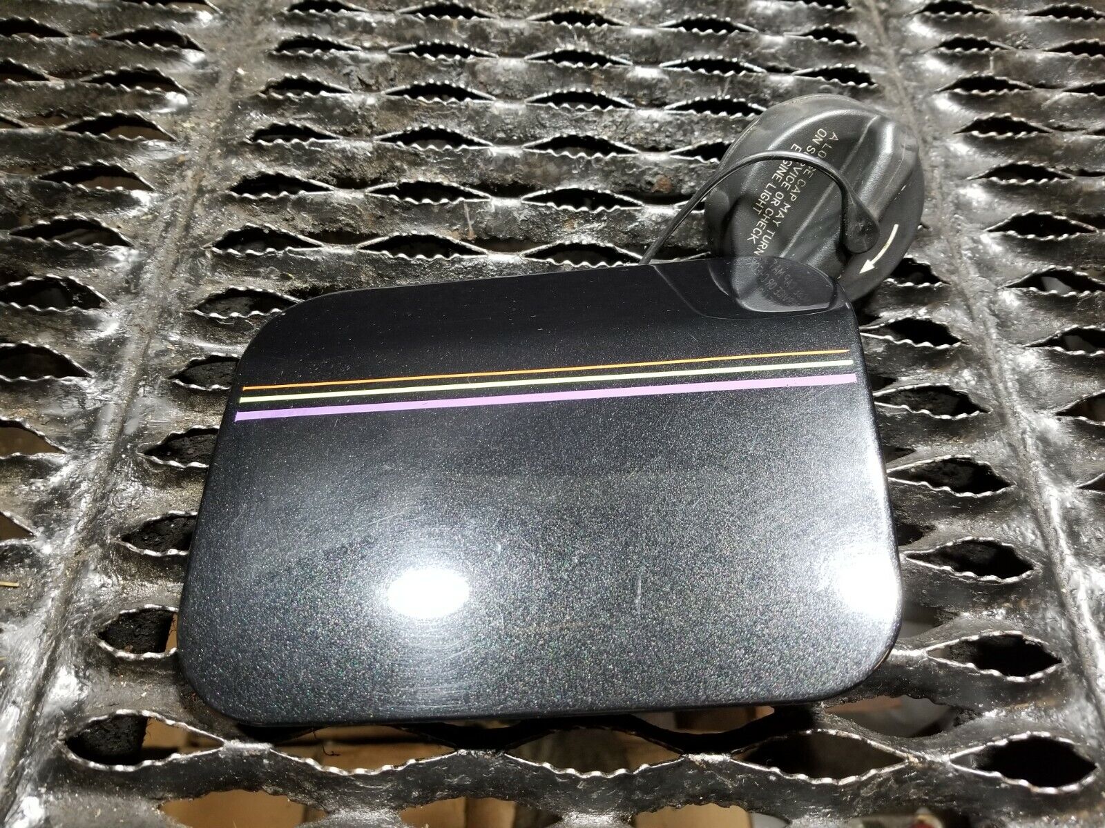 2005-2007 Dodge Magnum Replacement Fuel Tank Door with OEM Gas Cap - Perfect for Dodge Magnum SXT, RT & SRT8 Models | Easy Installation for Fuel Access & Maintenance