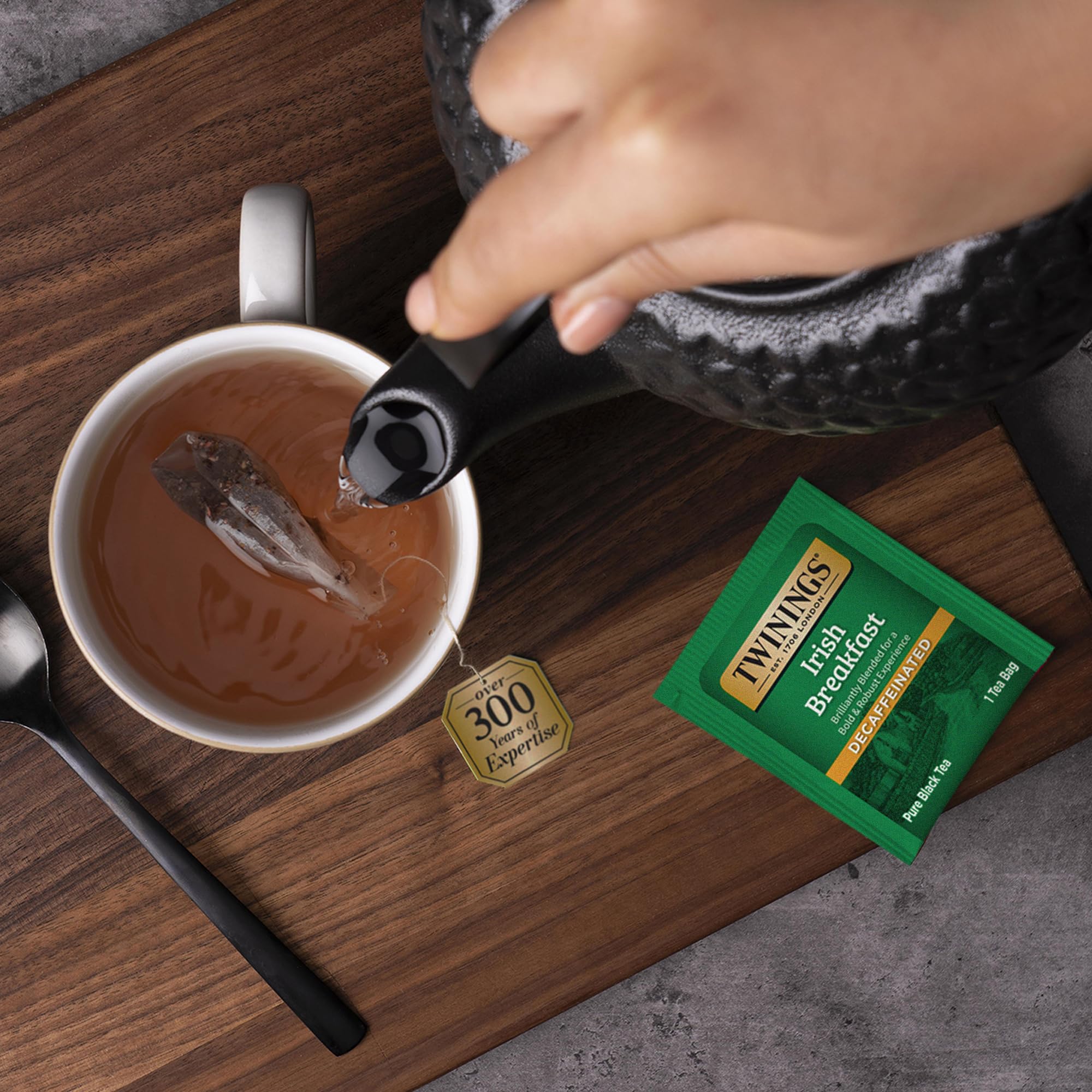 Twinings Irish Breakfast Decaf Tea Bags - Strong & Distinctive Black Decaffeinated Tea - 20 Count Individually Wrapped - Perfect for Morning Relaxation & Afternoon Tea Time