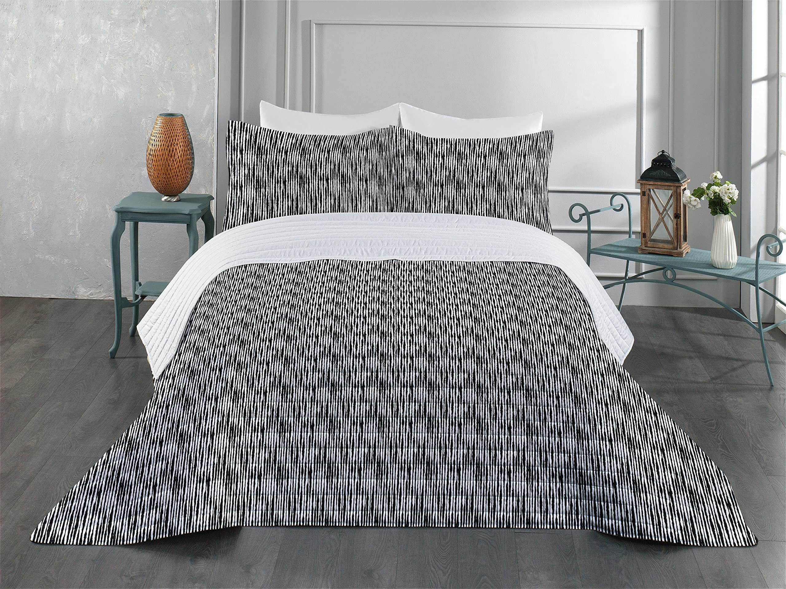 Ambesonne Aztec Boho Microfiber King Size Bedspread Set - Monochrome Abstract Geometric Pattern with Pillow Shams & Comforter, Soft Bedding for Modern Boho Chic Bedroom Decor (White & Black)