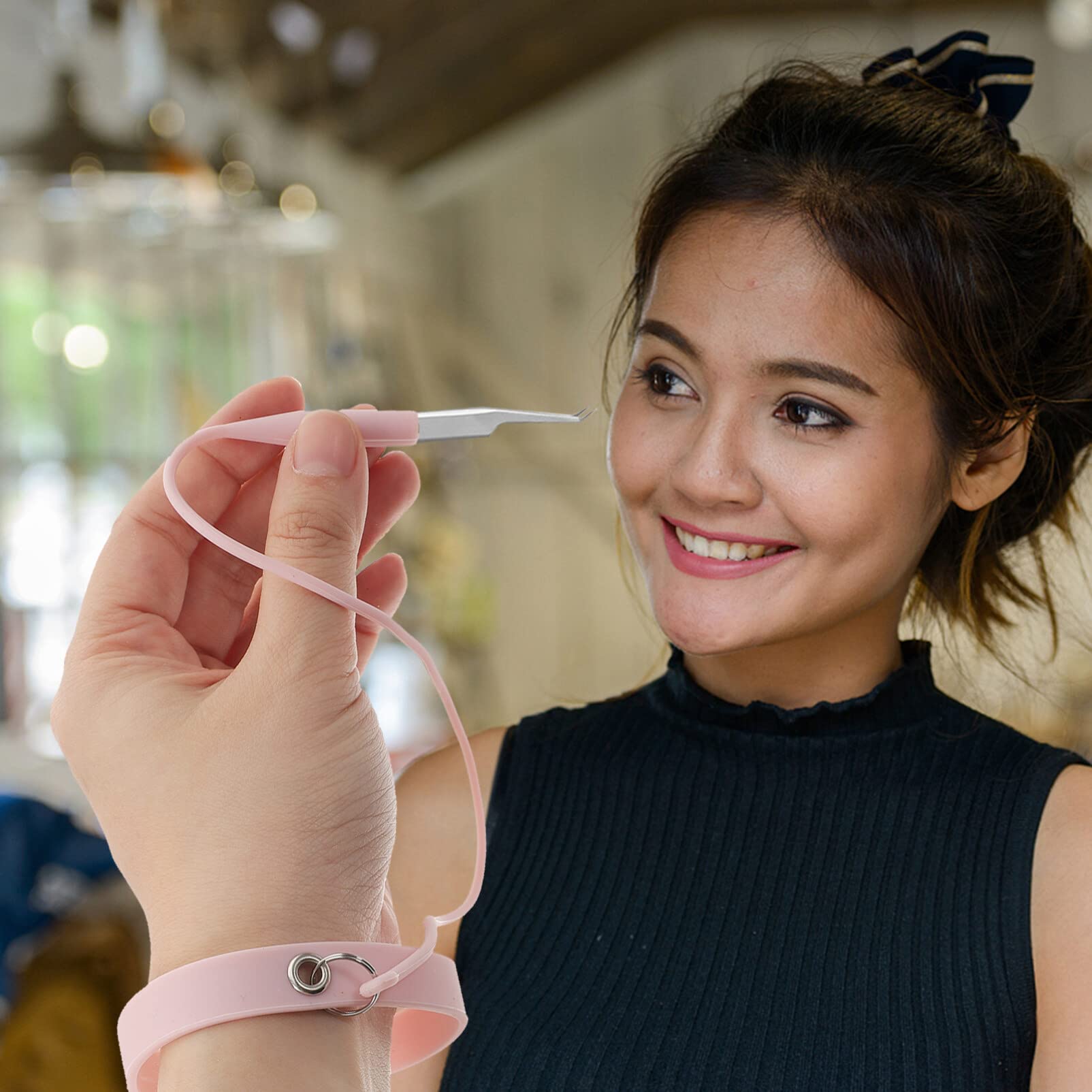 Professional Silicone Eyelash Tweezers Holder - Adjustable Silicone Bracelet for Lash Extensions, Protects & Organizes Tweezers - Perfect for Lash Technicians & DIY Beauty Enthusiasts at Home or Salon