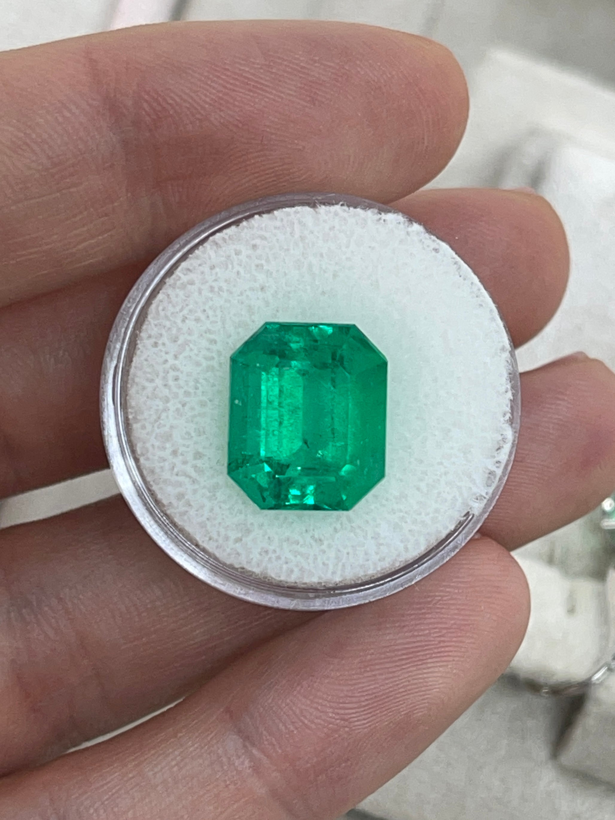 8.40 Carat 13x11mm AAA+ Fine Loose Colombian Emerald Gemstone - Emerald Cut for Jewelry Making, Engagement Rings & Luxury Gifts