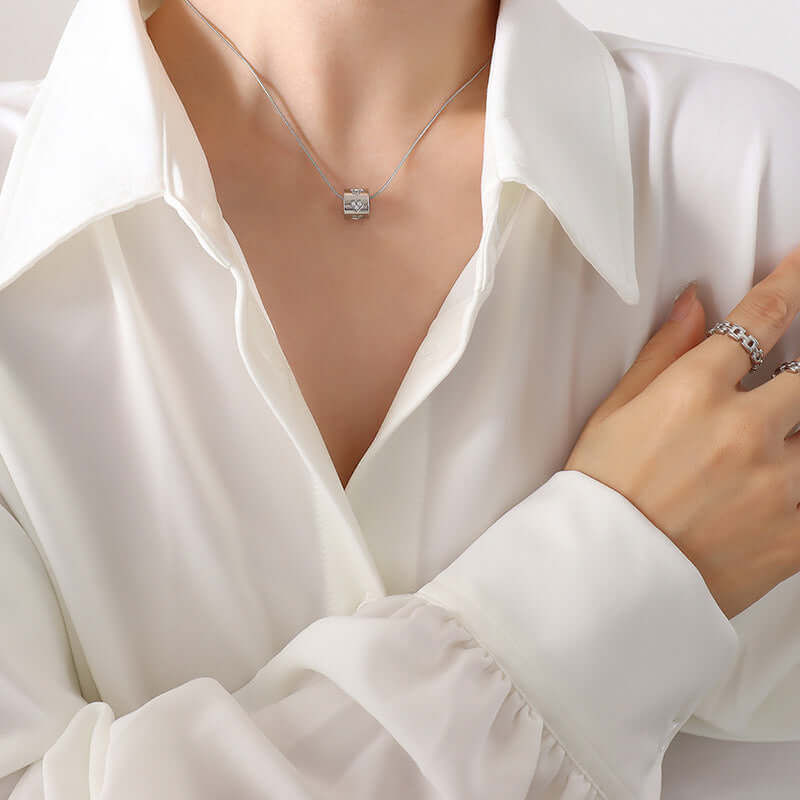 18K Gold Heart Barrel Charm Pendant Necklace for Women - Elegant Layering Jewelry Gift for Valentine's Day, Anniversary & Special Occasions | P282