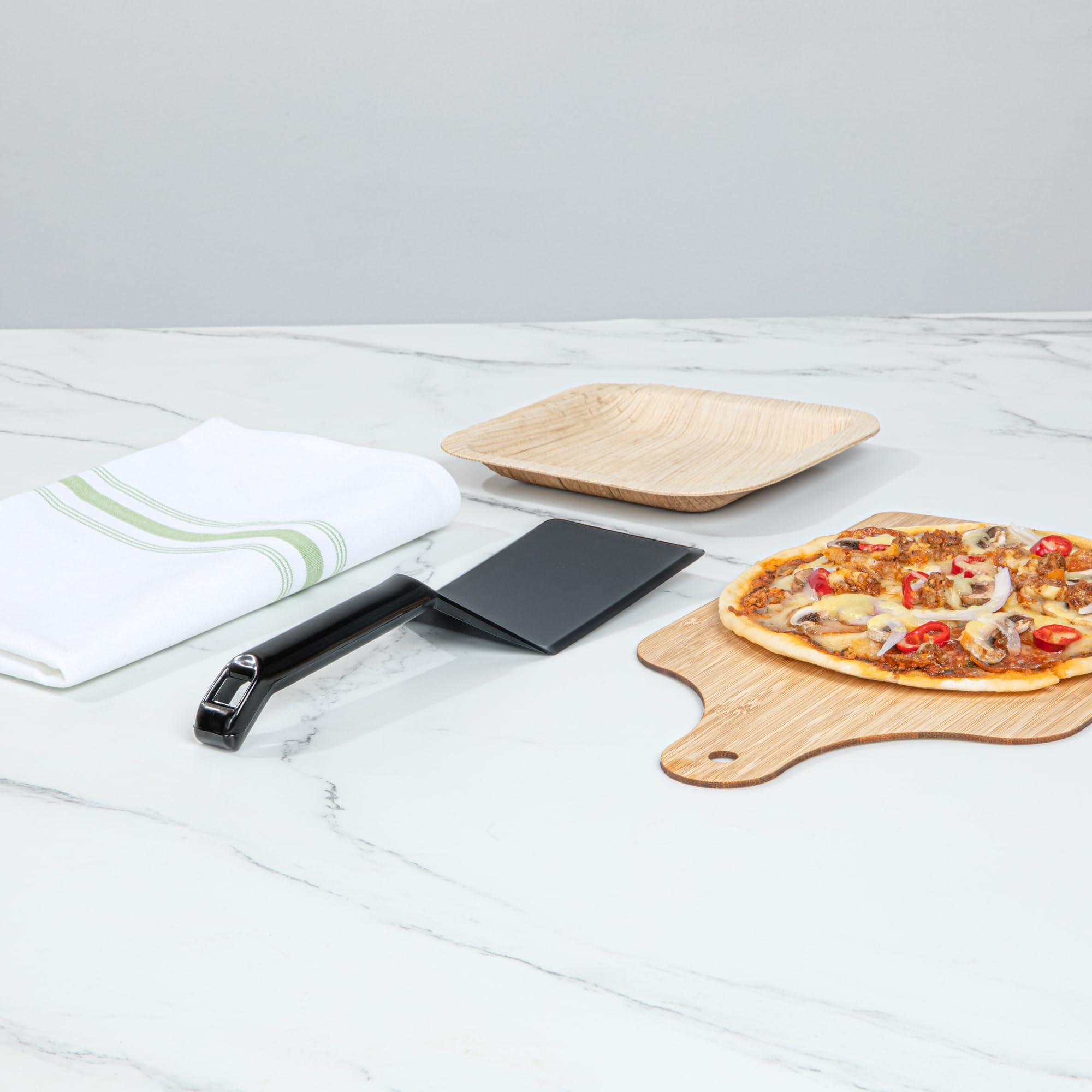 Restaurantware Cater Tek 10 Inch Disposable Serving Spatulas - 100 Pack Heavy-Duty Black Plastic Lasagna Spatulas with Wide Edge & Comfortable Handle for Cakes, Brownies, Eggs - Perfect for Catering, Buffets & Food Service