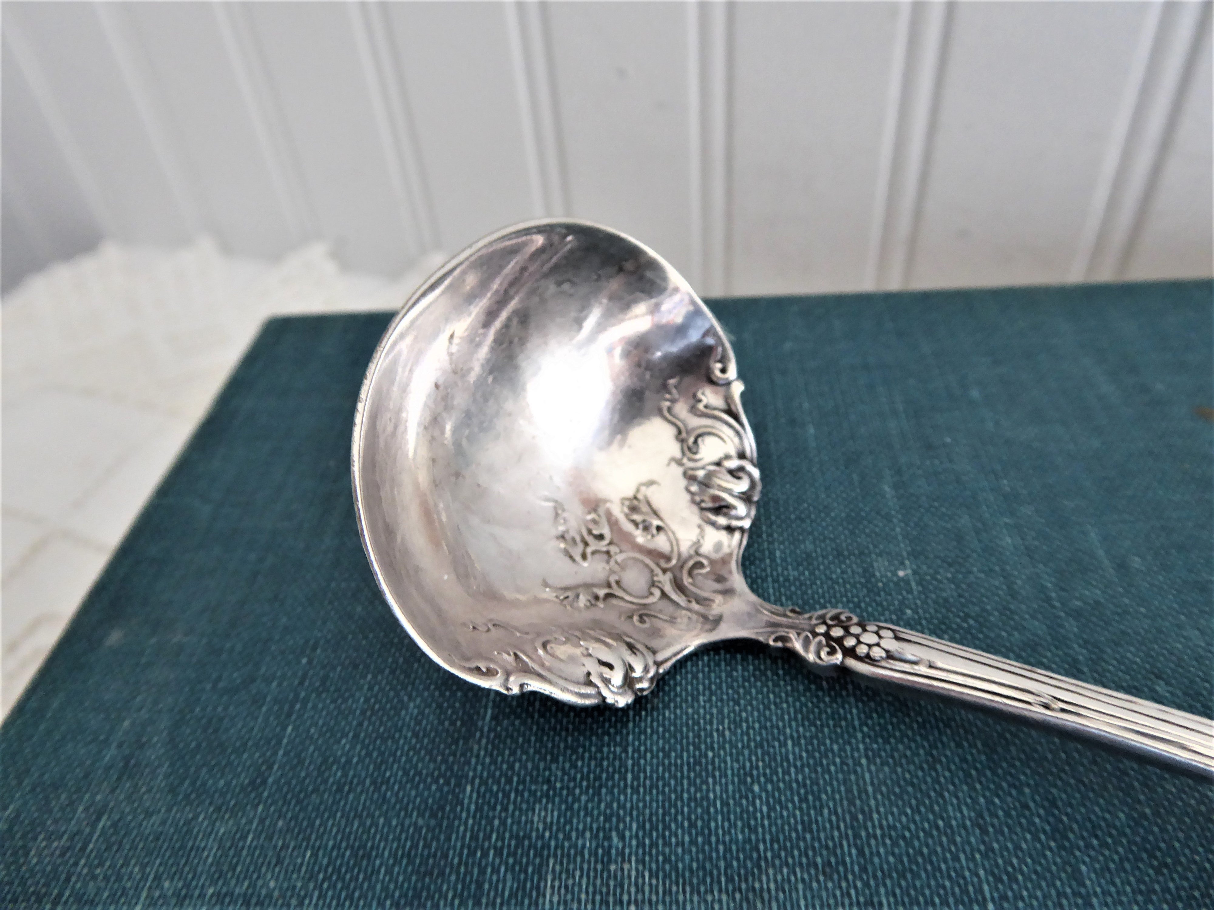 Vintage Rogers 1847 Grape Harvest Gravy Ladle - Silver Plated Serving Spoon from 1904 - Perfect for Thanksgiving Dinner & Antique Tableware Collection