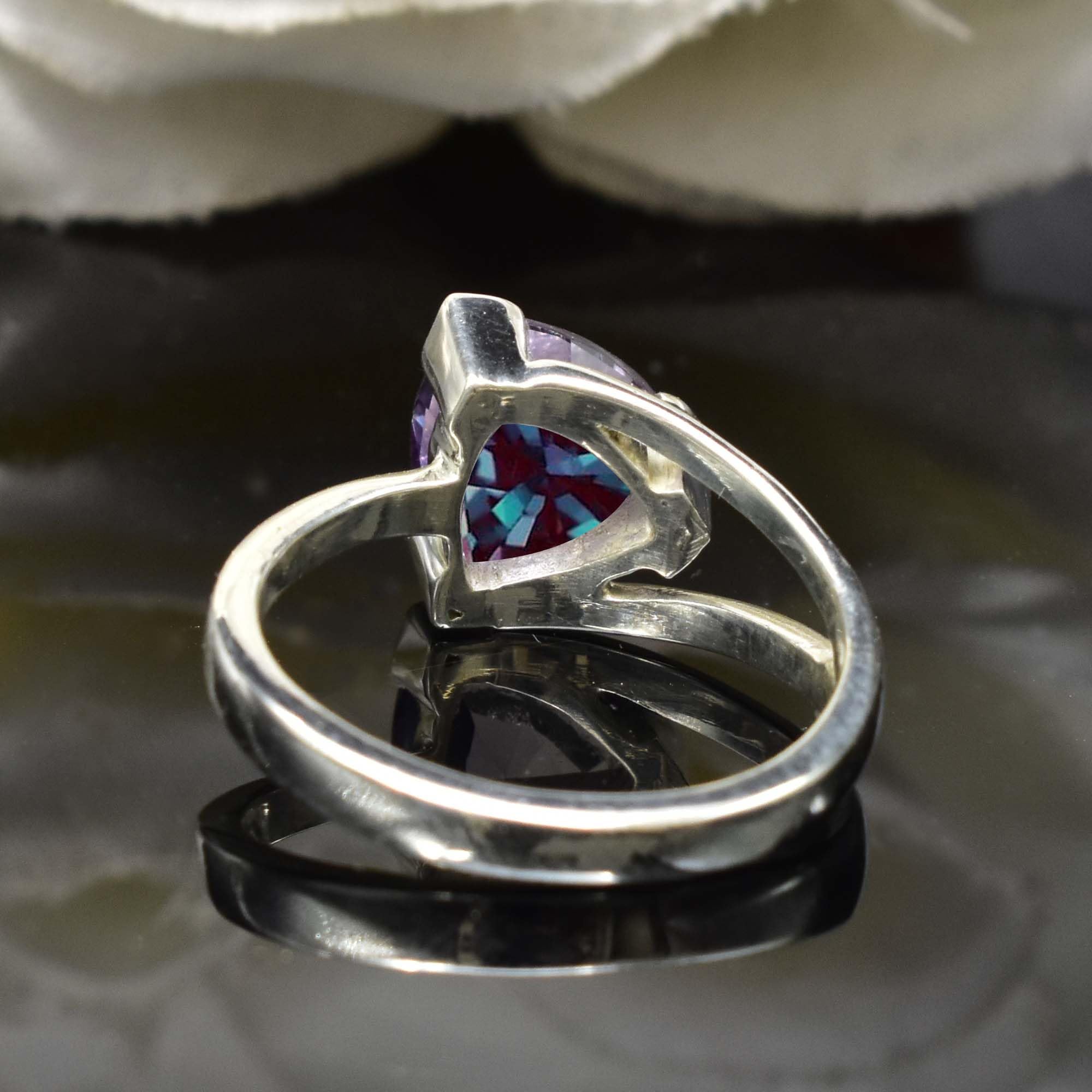 Natural Alexandrite Trillion Cut Gemstone Ring for Women - 925 Sterling Silver Multicolor Wedding Ring, Elegant Jewelry Gift for Her | Perfect for Engagement, Anniversary & Special Occasions
