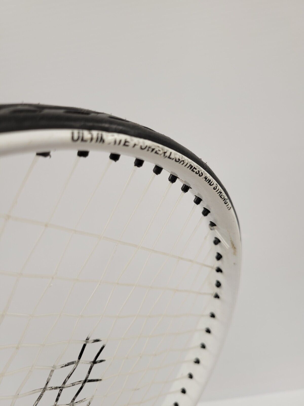Wilson Atomic Tennis Racket - Lightweight Carbon Fiber Tennis Racquet for Adults & Teens - Perfect for Beginners & Intermediate Players - Great for Court Training & Competitive Matches