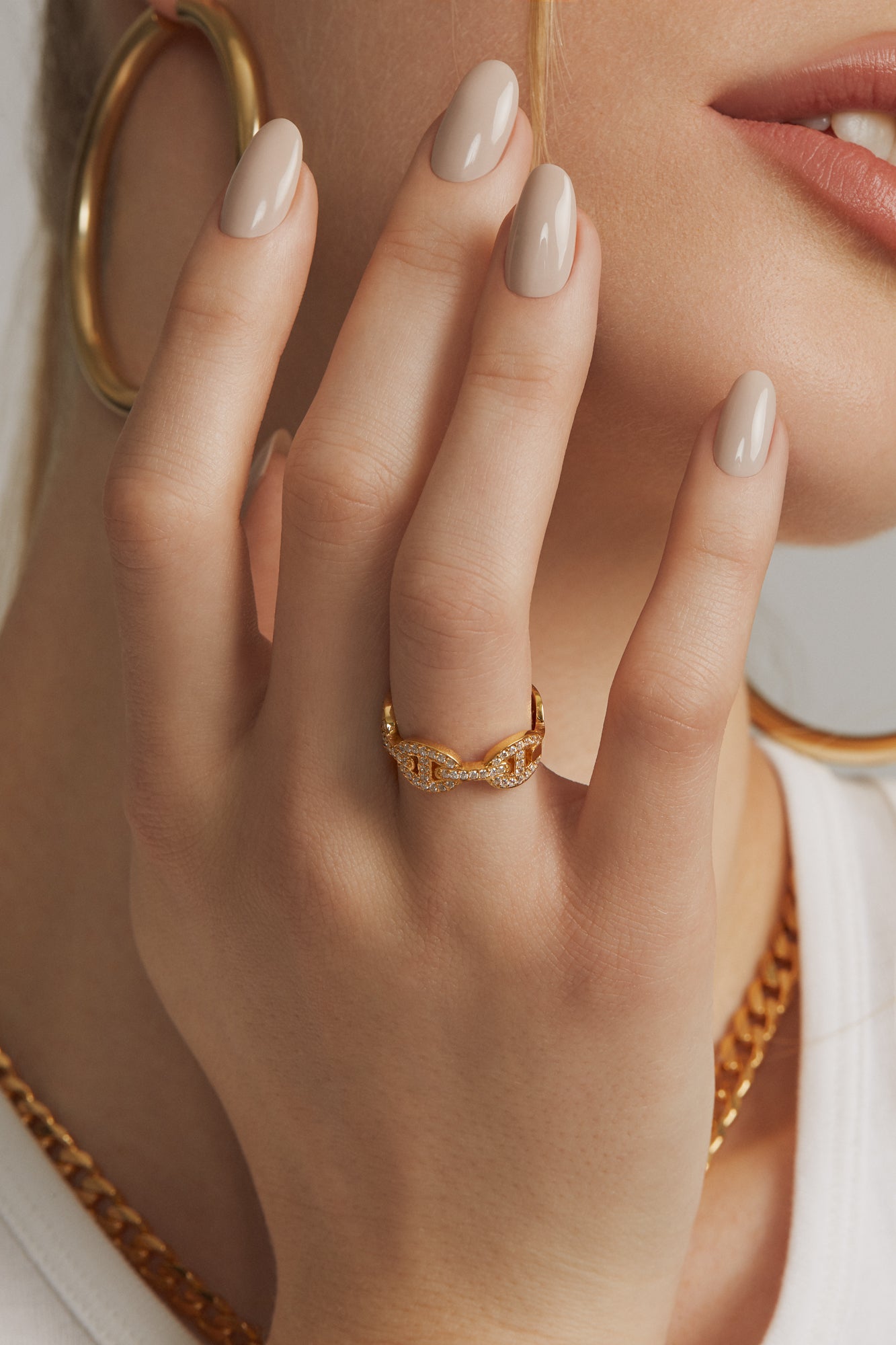 Pavé Coffee Bean Ring in Gold - Elegant Jewelry for Coffee Lovers, Perfect Gift for Baristas & Coffee Enthusiasts