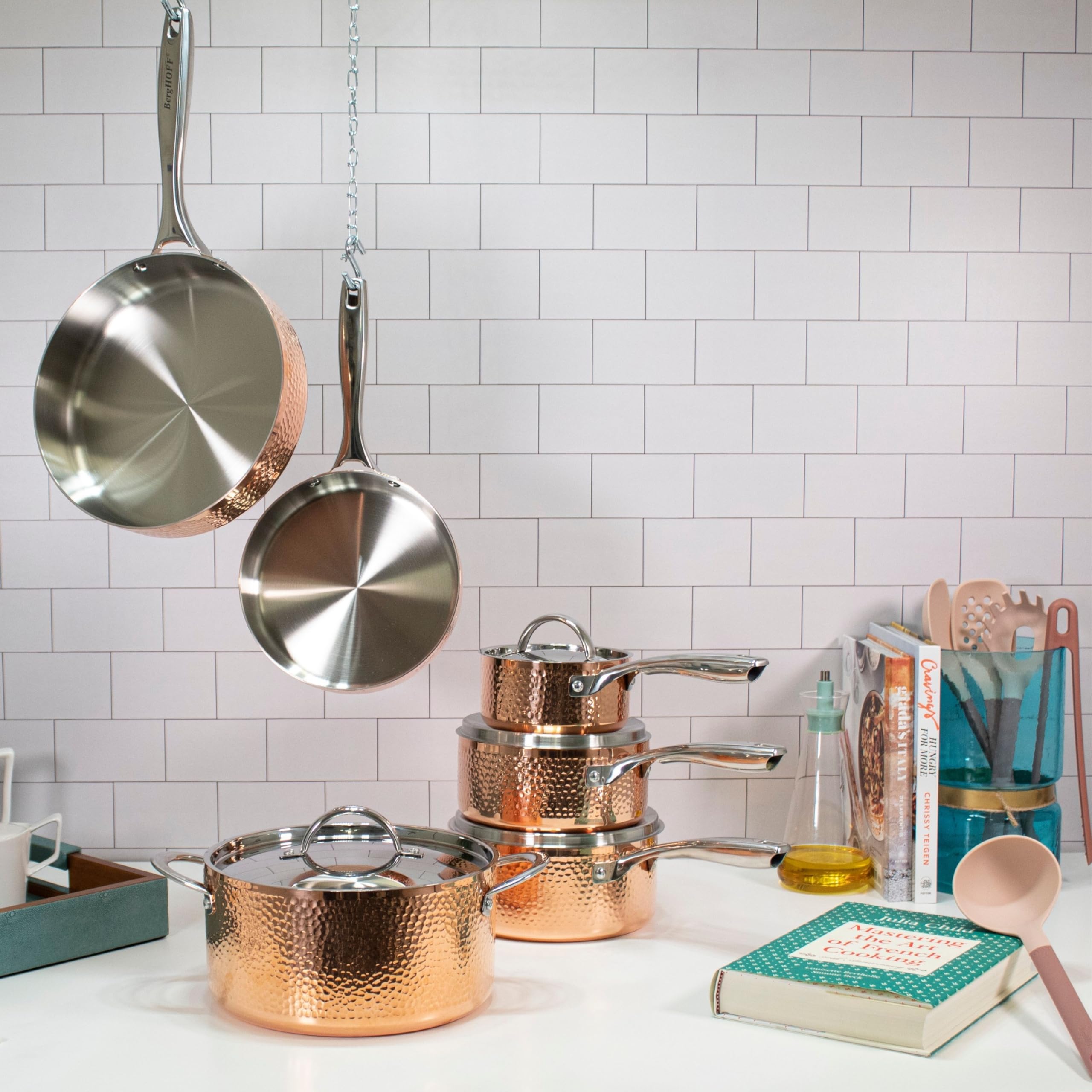 BergHOFF Vintage Tri-Ply Copper 9.5 Inch Dutch Oven 5.75 Quart with Matching Lid - Hammered Finish, Ergonomic Handle, 3-Layer Base for Even Heat Distribution - Perfect for Braising, Stewing & Slow Cooking in Gold Finish