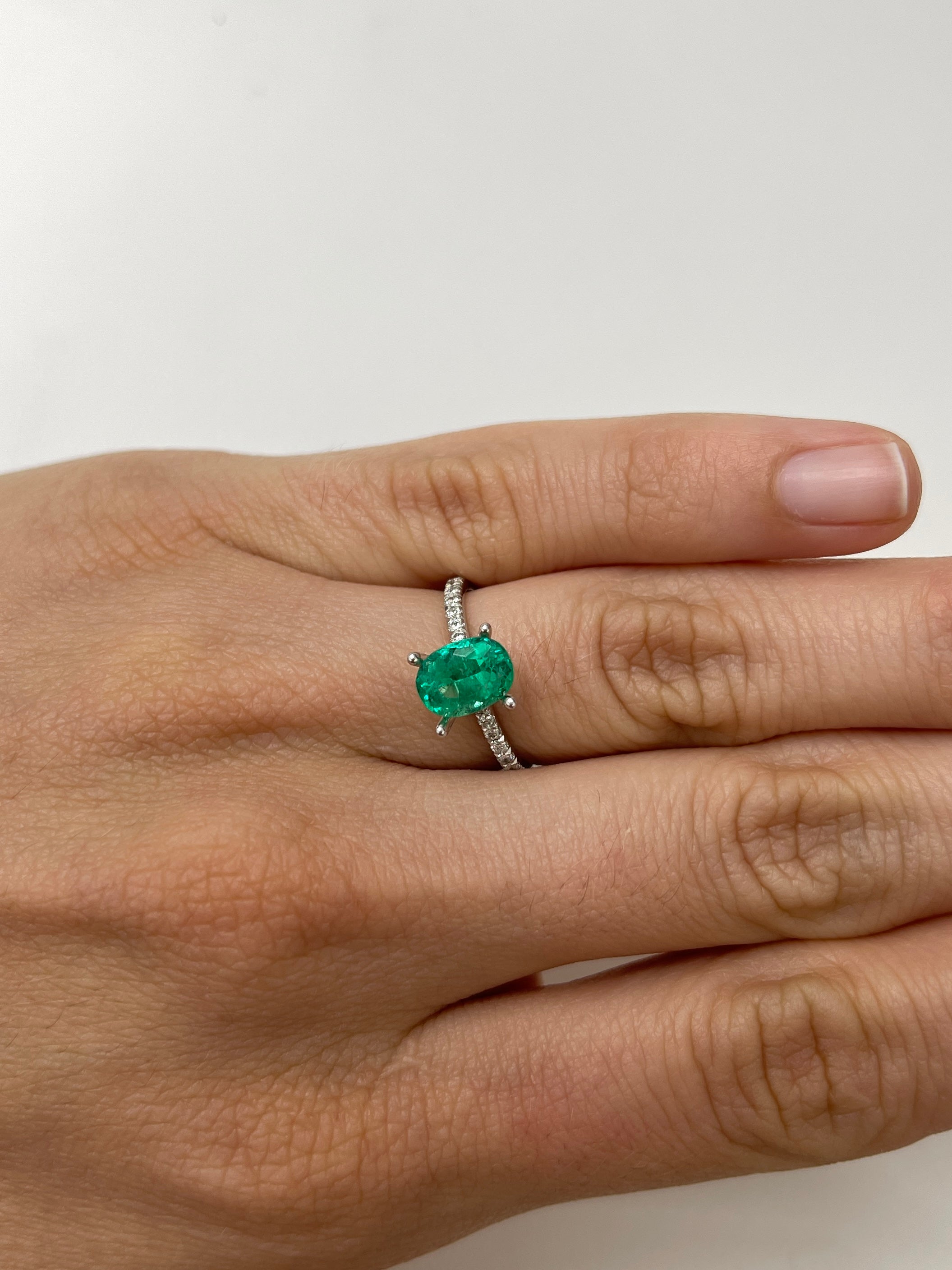 1.55 Carat AAA 9x6 Bluish Green Natural Loose Colombian Emerald Oval Cut Gemstone for Jewelry Making, Engagement Rings & Luxury Gifts