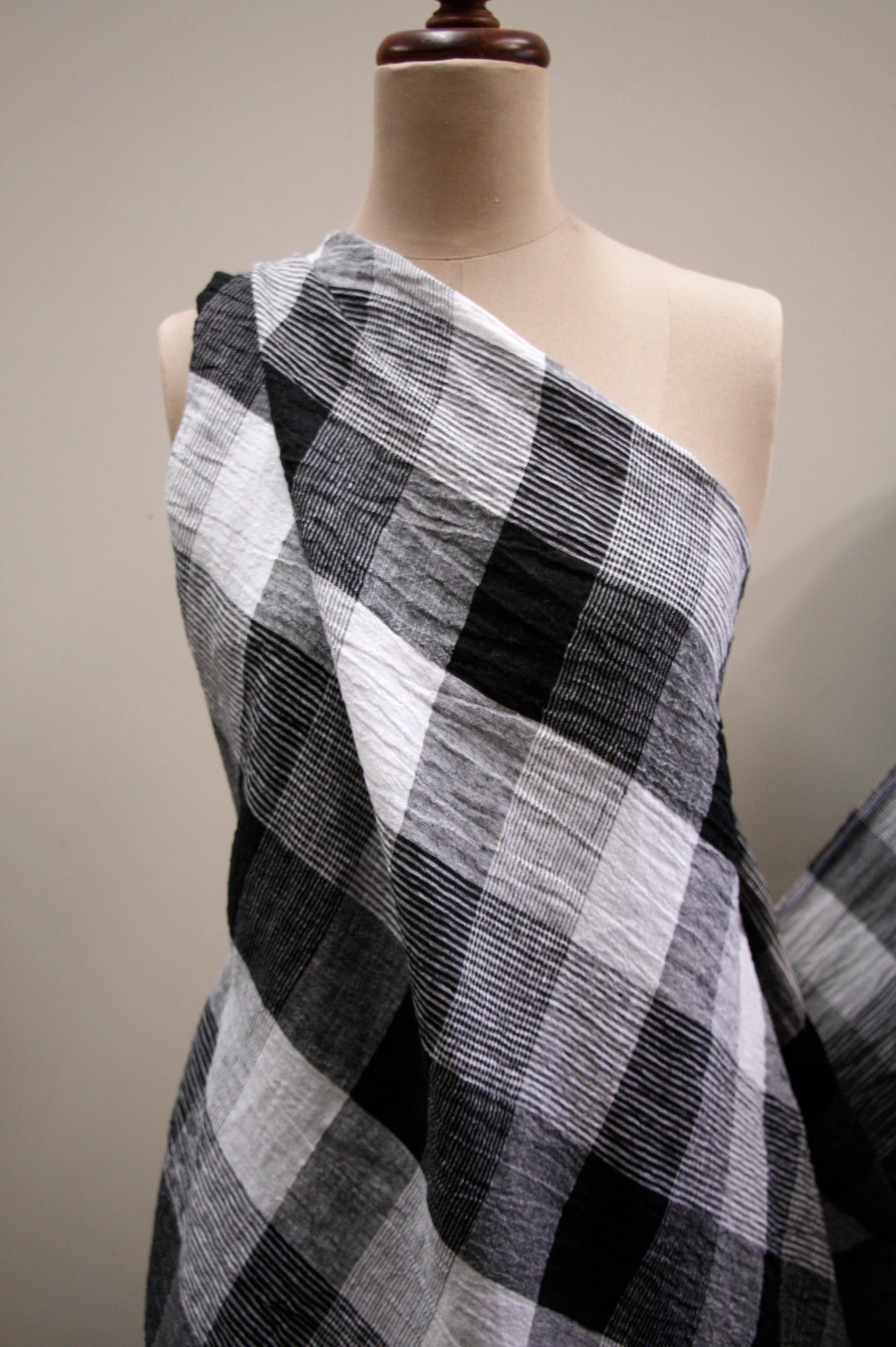 Black White & Grey Crinkle Linen Fabric - Premium Wrinkled Linen Material for Home Decor, DIY Crafts & Fashion Projects | Perfect for Curtains, Table Runners & Clothing