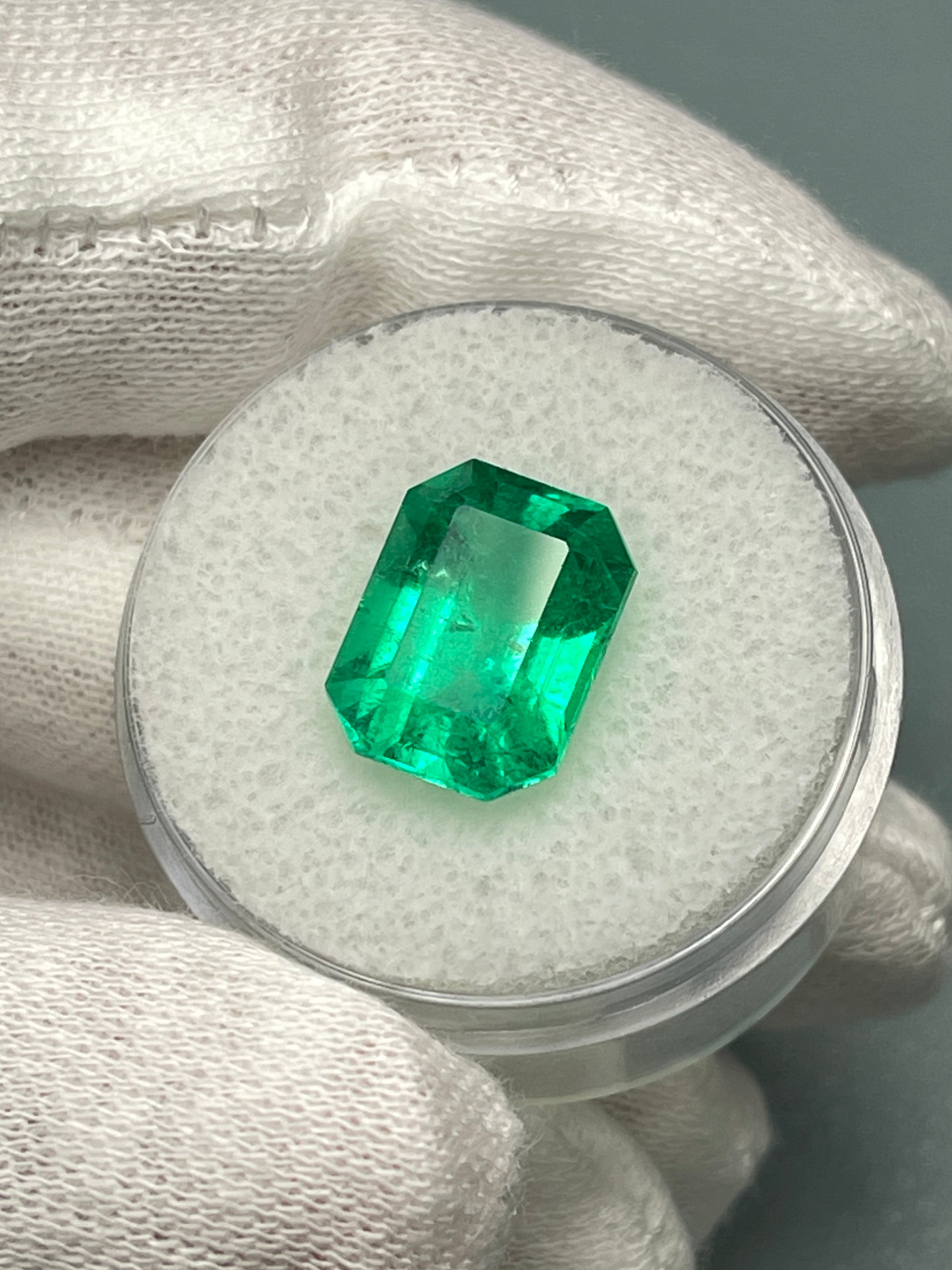 5.71 Carat 12x9mm Vivid Muzo Green Natural Loose Colombian Emerald - Classic Emerald Cut Gemstone for Jewelry Making, Engagement Rings & Luxury Gifts