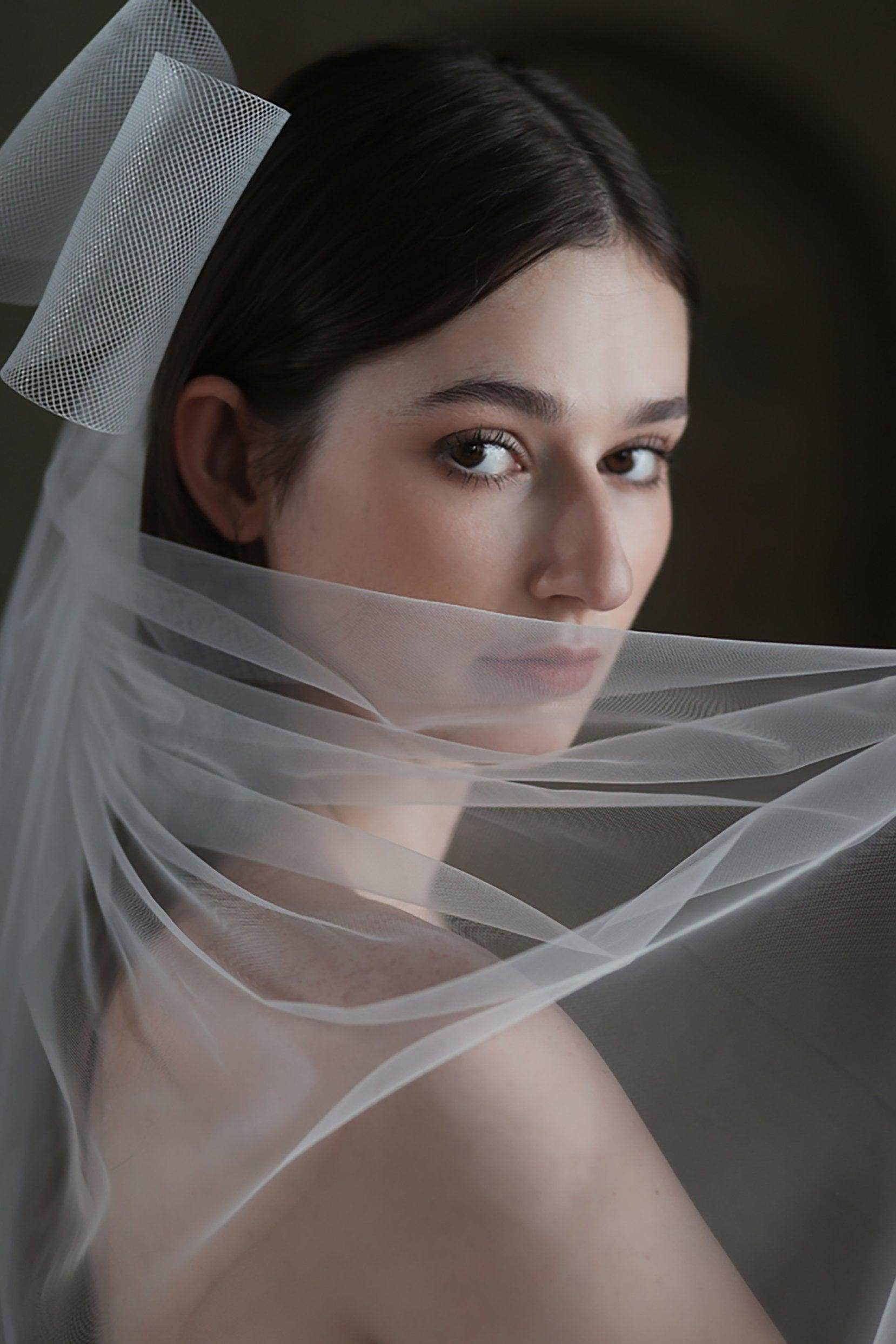 Elegant One-Tier Cut Edge Tulle Wedding Veil with Bow - CV0309 Bridal Accessory for Romantic Ceremonies & Photo Shoots