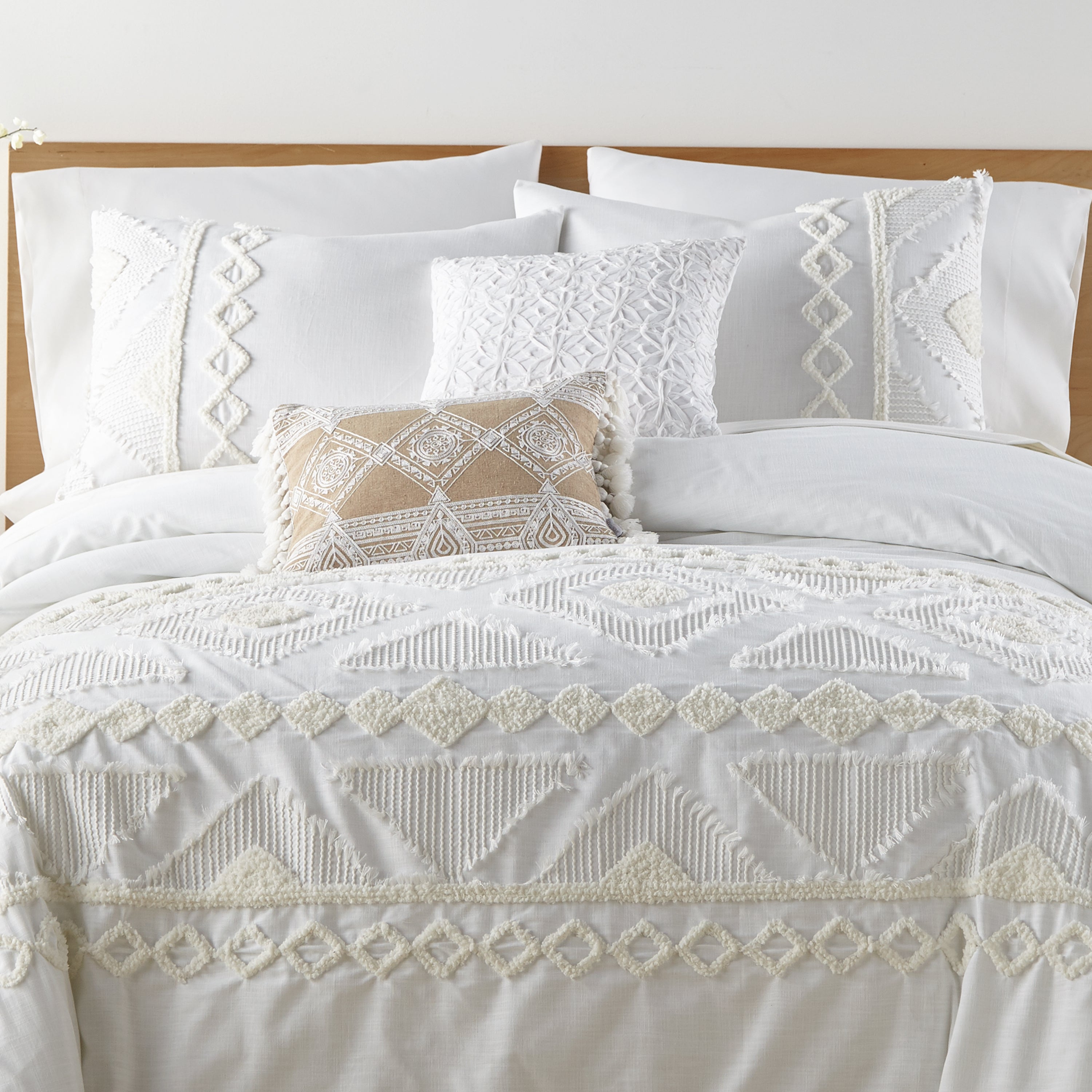 Harleson Soft Chenille Duvet Cover Set - Queen Size White Bedding Set for Cozy Comfort, Luxury Hotel Style Bedroom Decor - Perfect for Master Bedroom, Guest Room, and Airbnb Stays