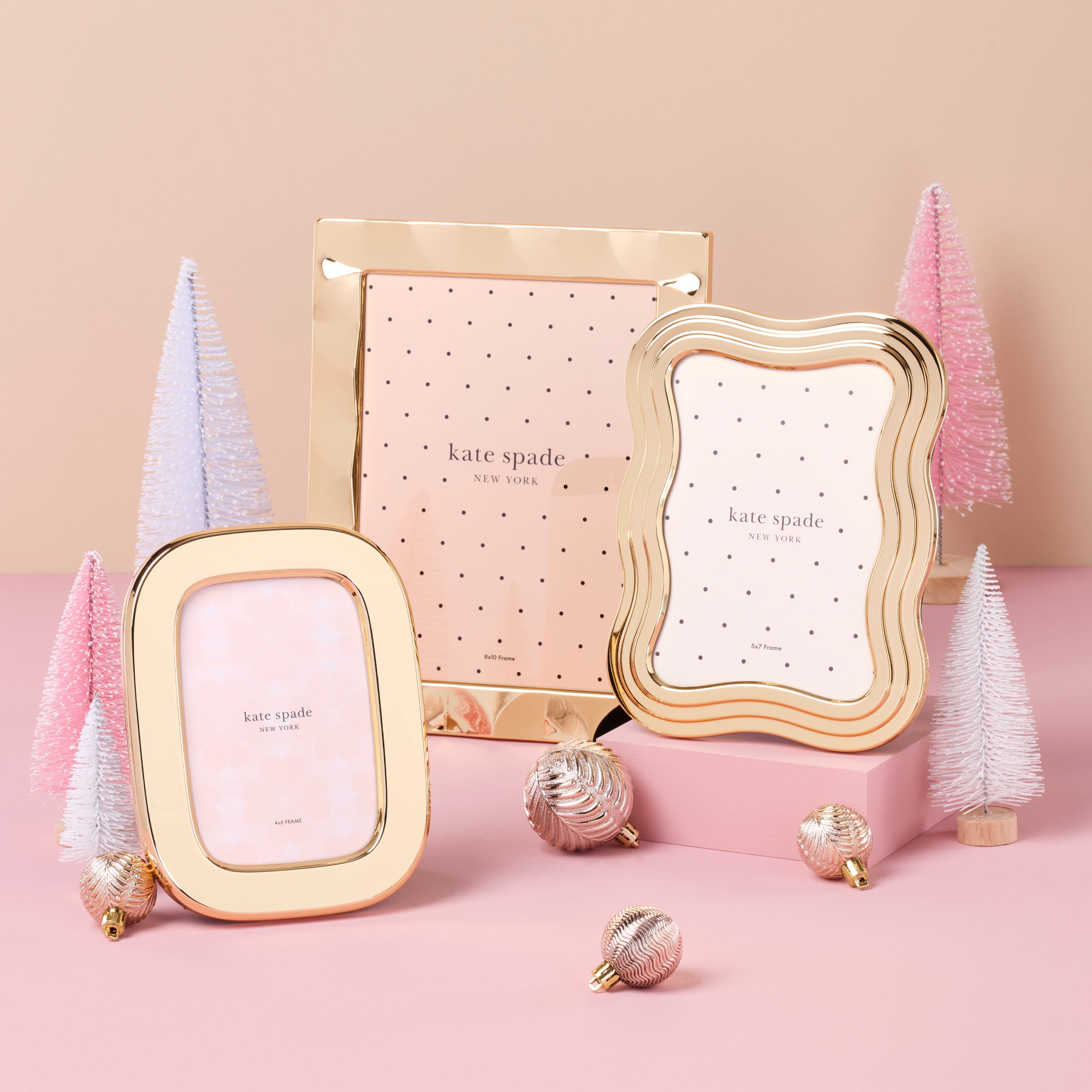 8 x 10 Gold Scallop Picture Frame - Elegant Wall Decor for Photos, Artwork & Certificates - Perfect for Living Room, Bedroom & Office Display
