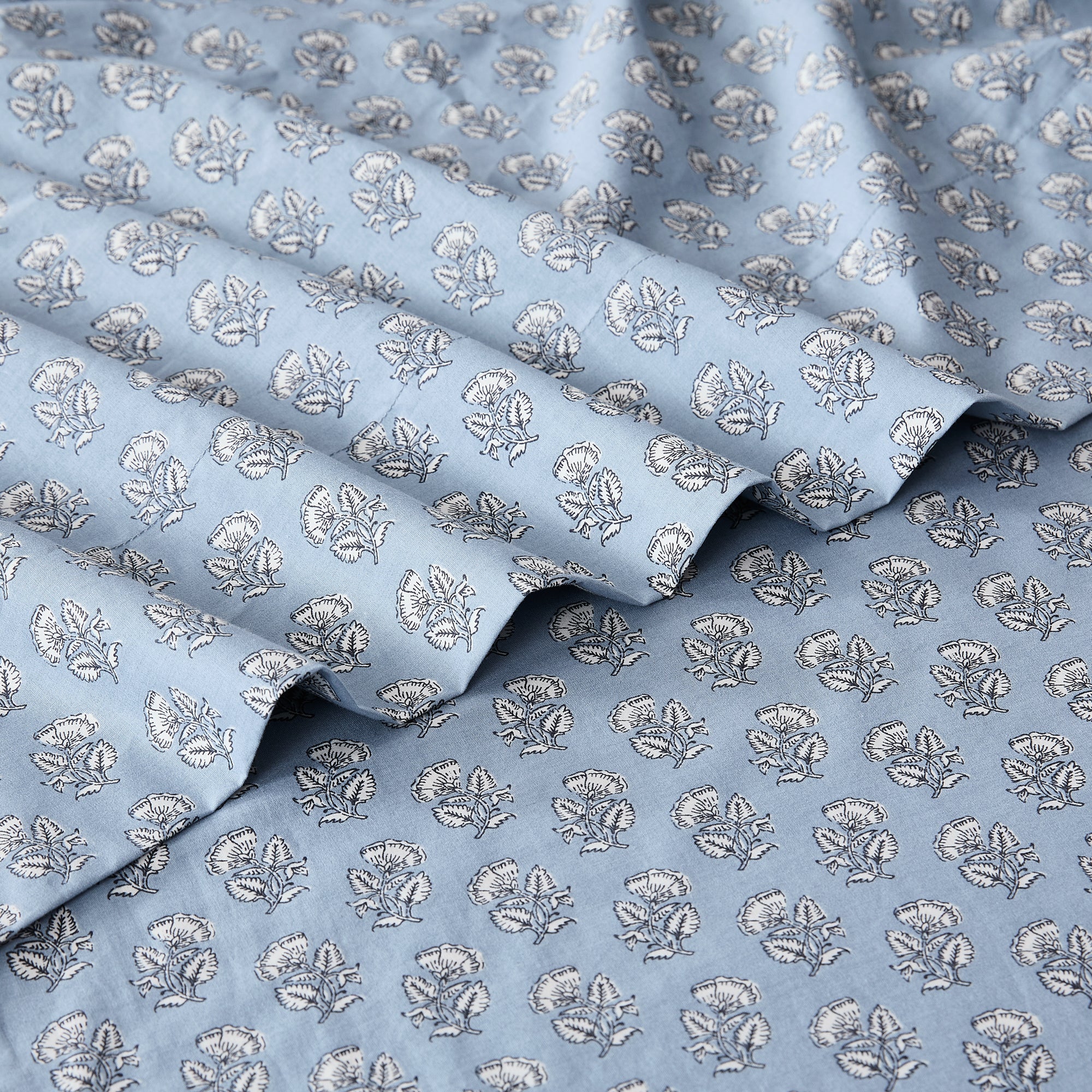 Premium Freesia Cotton Sheet Set - Soft Breathable Bed Sheets for All Seasons - Queen Size 4-Piece Set - Perfect for Home, Hotel, and Guest Room Use