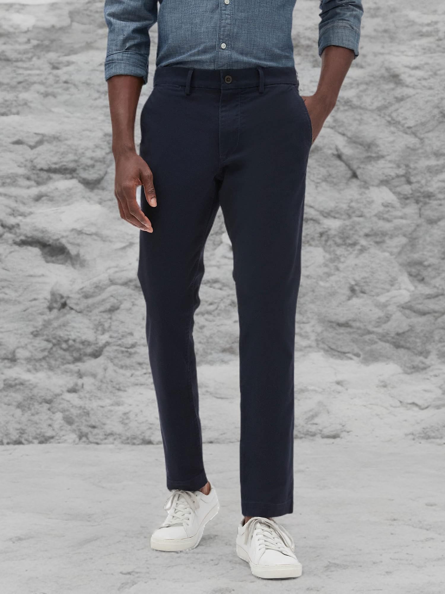 GAP Men's Essential Skinny Fit Khaki Chino Pants - Slim Fit Casual Dress Pants for Work, Office & Everyday Wear