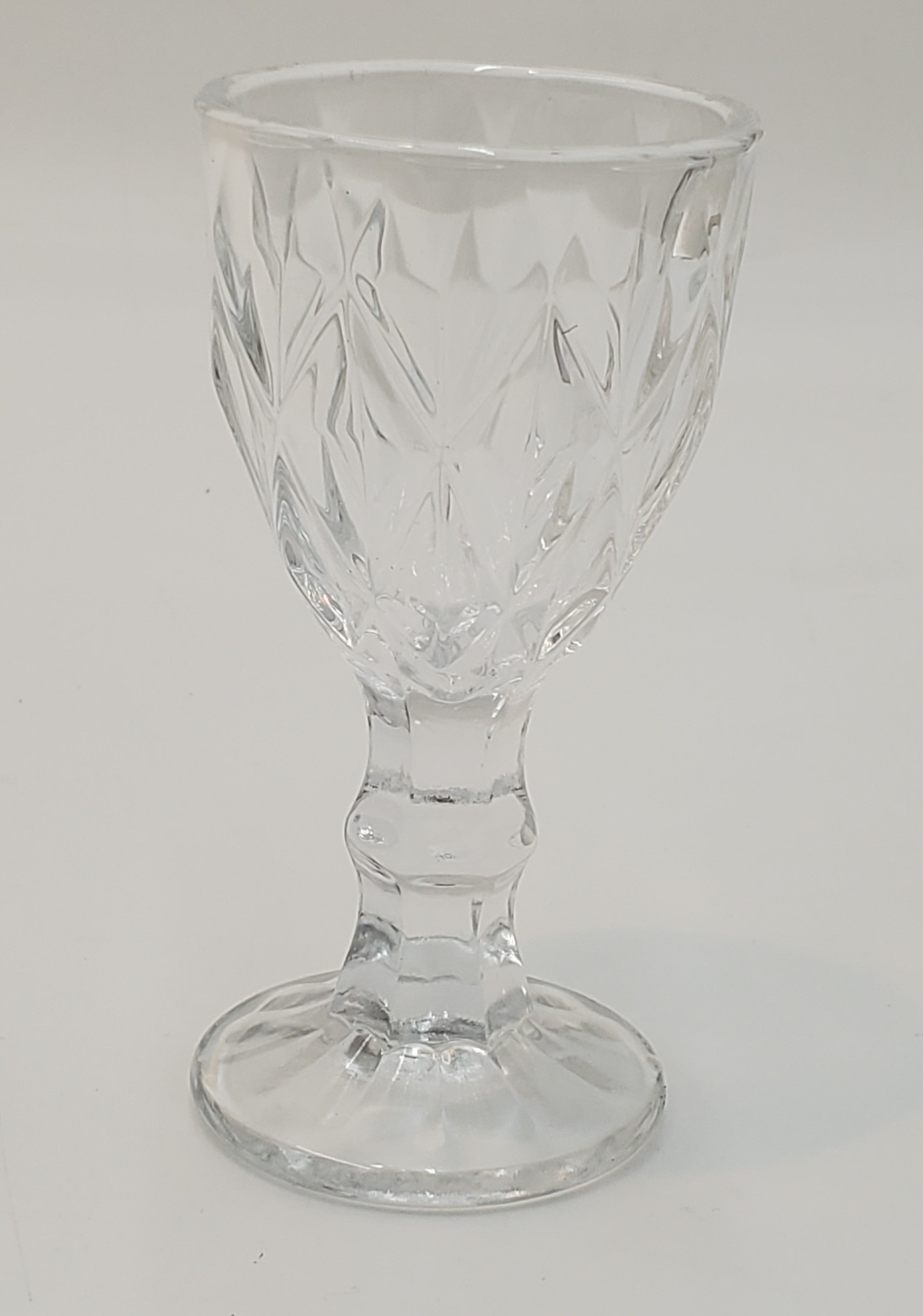 6-Piece Set of Elegant Footed Liquor Glasses - Perfect for Cocktails, Whiskey, and Entertaining at Home