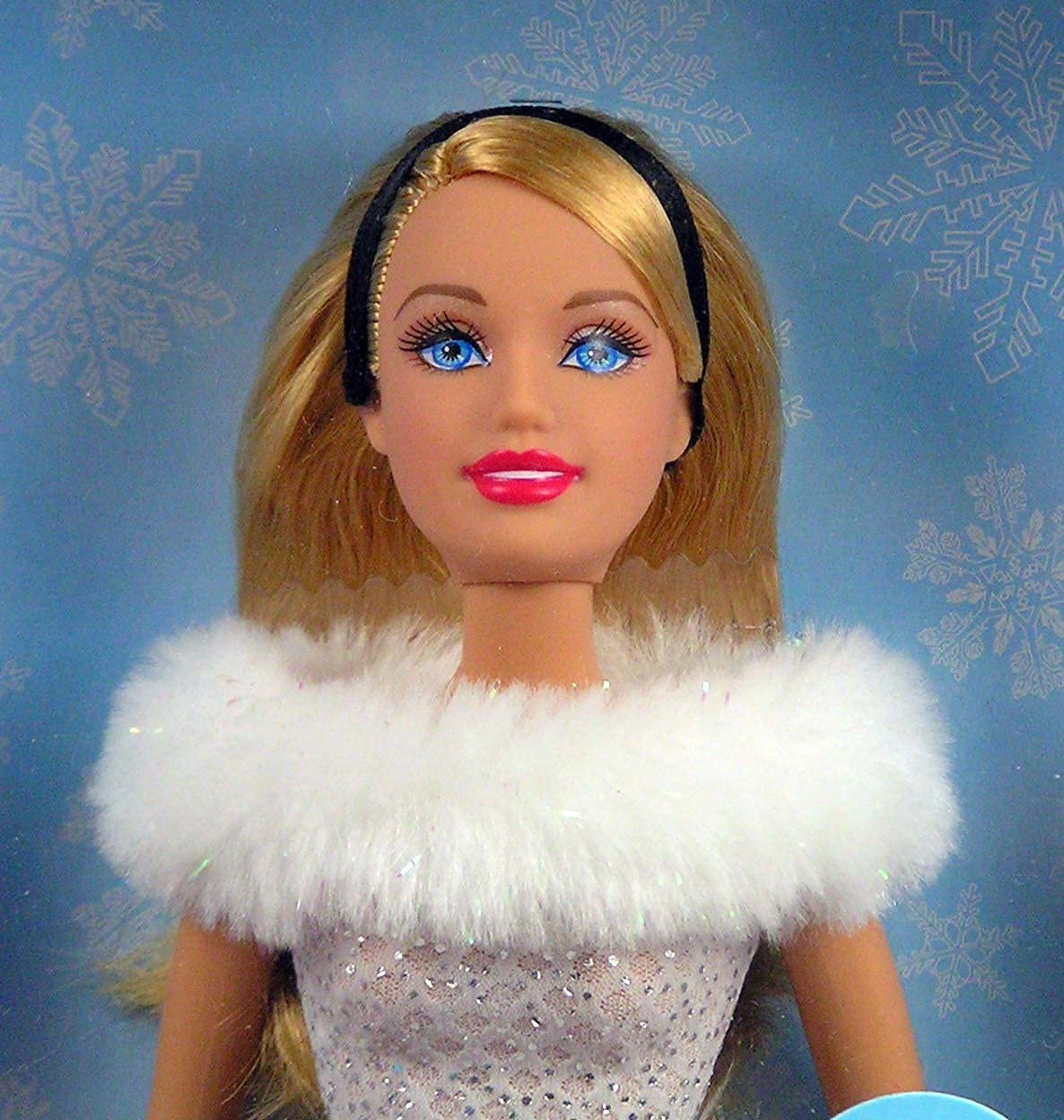 Barbie Holiday Wishes Doll - Collectible Fashion Doll with Festive Outfit | Perfect Christmas Gift for Kids & Collectors | Great for Holiday Decorations, Birthday Presents & Playtime Fun