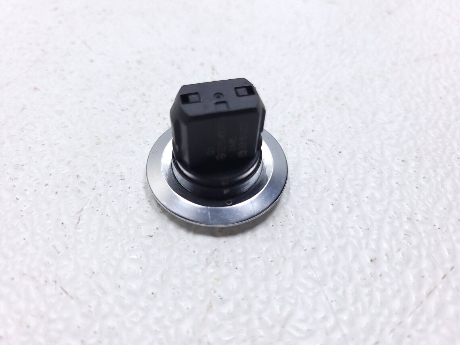 06-11 Mercedes ML500 Engine Start Stop Switch OEM Replacement - Perfect for Ignition System Repair & Maintenance