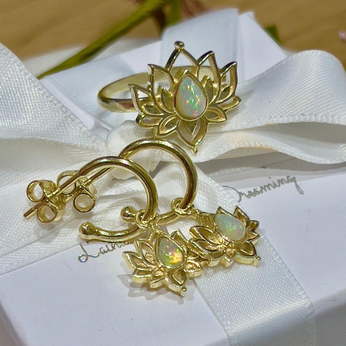 Laihas Opulent Lotus Flower Gold Opal Ring for Women - Elegant Handmade Jewelry for Weddings, Parties & Special Occasions