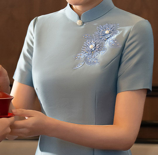 Elegant Blue Embroidered Mothers Midi Cheongsam Qipao Dress - Vintage Chinese Style Formal Dress for Women, Perfect for Weddings, Parties & Special Occasions