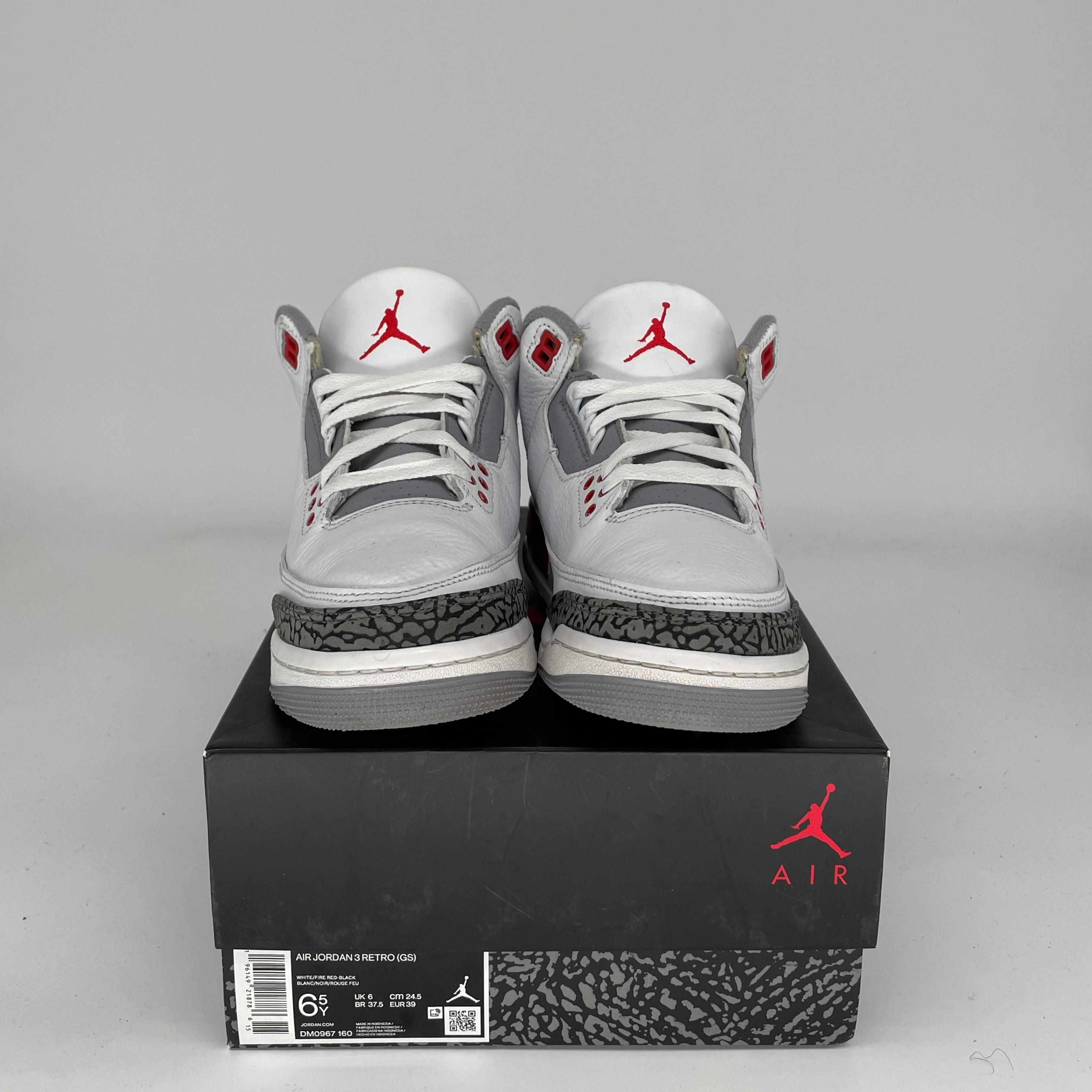 Original Title: AIR JORDAN 3 FIRE RED SIZE 6.5Y DM0967 160   Optimized Title: **Air Jordan 3 Retro 'Fire Red' Sneakers - Size 6.5Y (DM0967-160) - Men's Basketball Shoes for Casual Wear & Street Style**