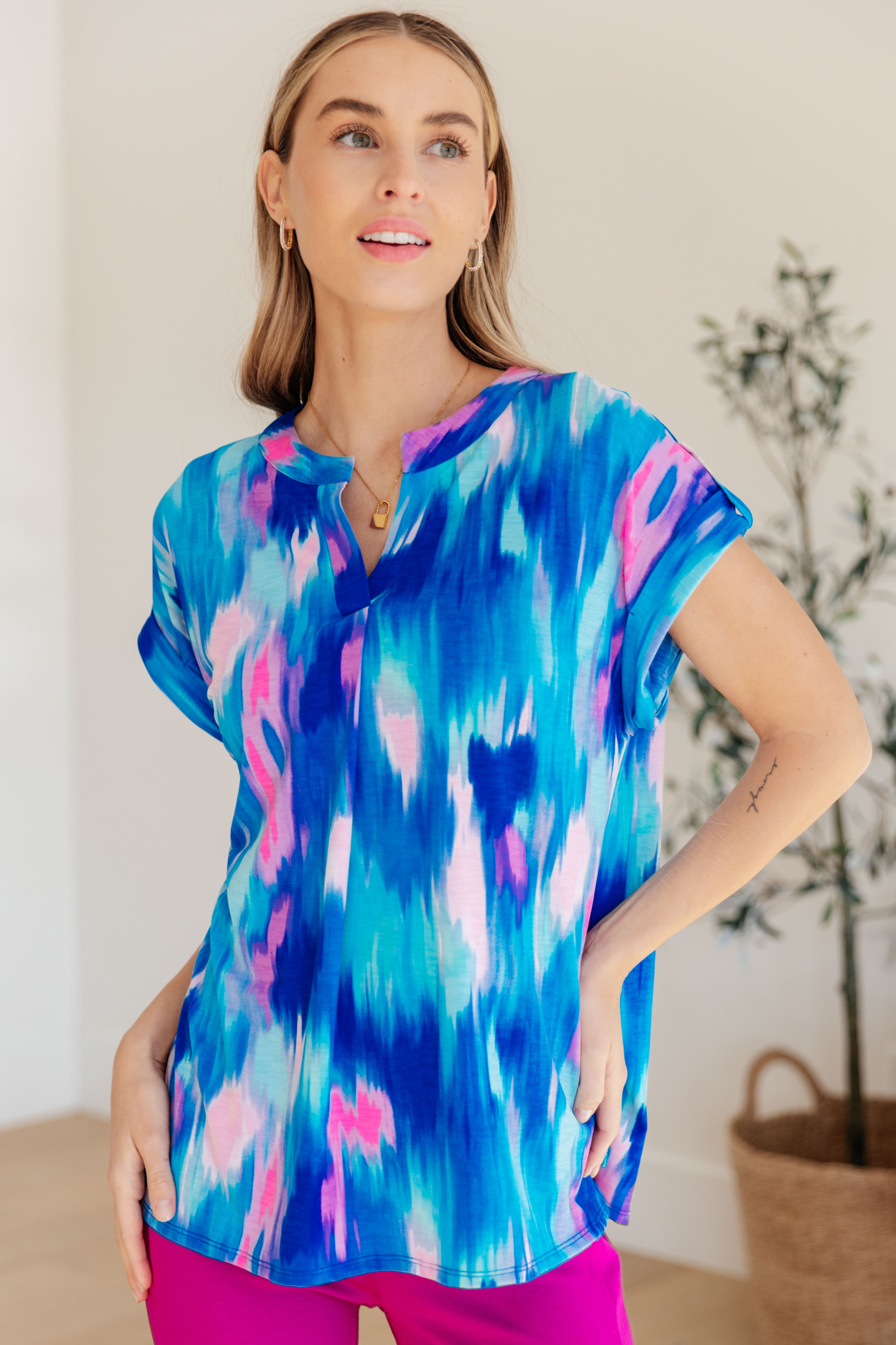 Lizzy Cap Sleeve Top - Floral Print Women's Blouse for Casual Wear, Office & Date Night | Royal Brush Strokes Design