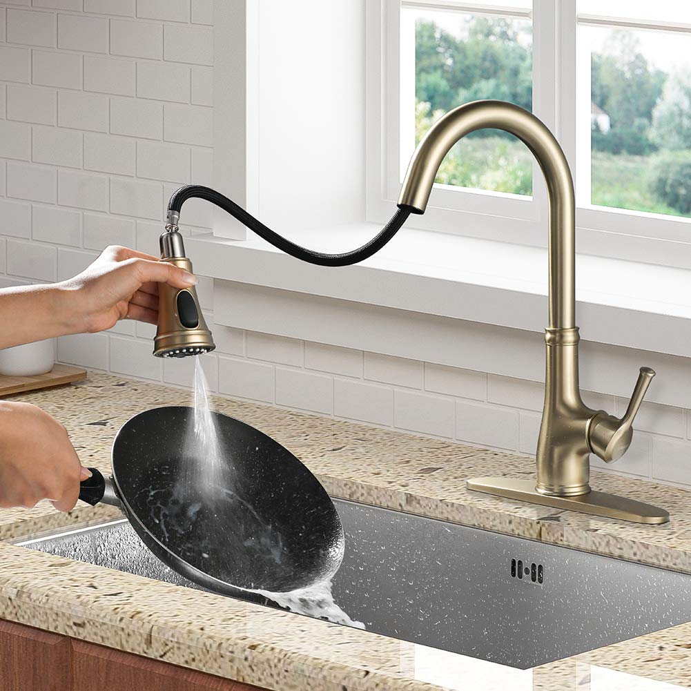 Premium Brushed Gold Kitchen Faucet with Pull-Out Sprayer - Single Handle 1-Hole Pull-Down Sink Faucet in Champagne Bronze by WEWE - Perfect for Modern Farmhouse & Contemporary Kitchen Renovations