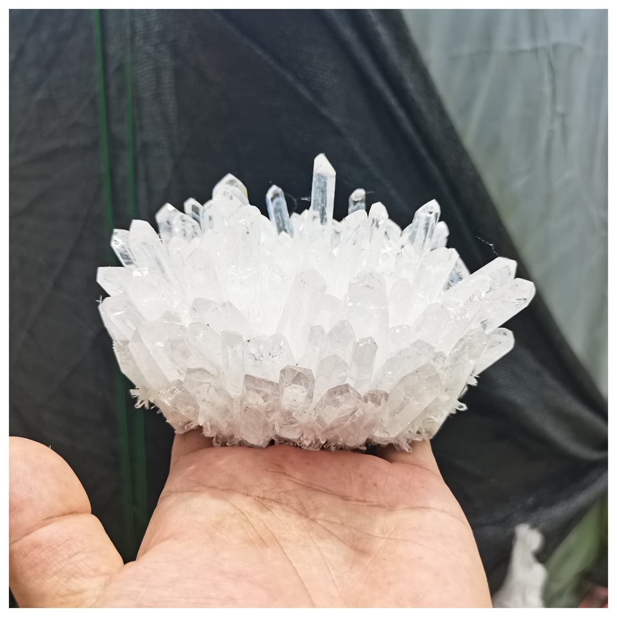 Natural Clear Quartz Cluster Freeform Reiki Stones - 600-700g Home & Office Decor, Aquarium Decoration, Healing Crystal for Meditation, Feng Shui, Yoga & Spiritual Gifts