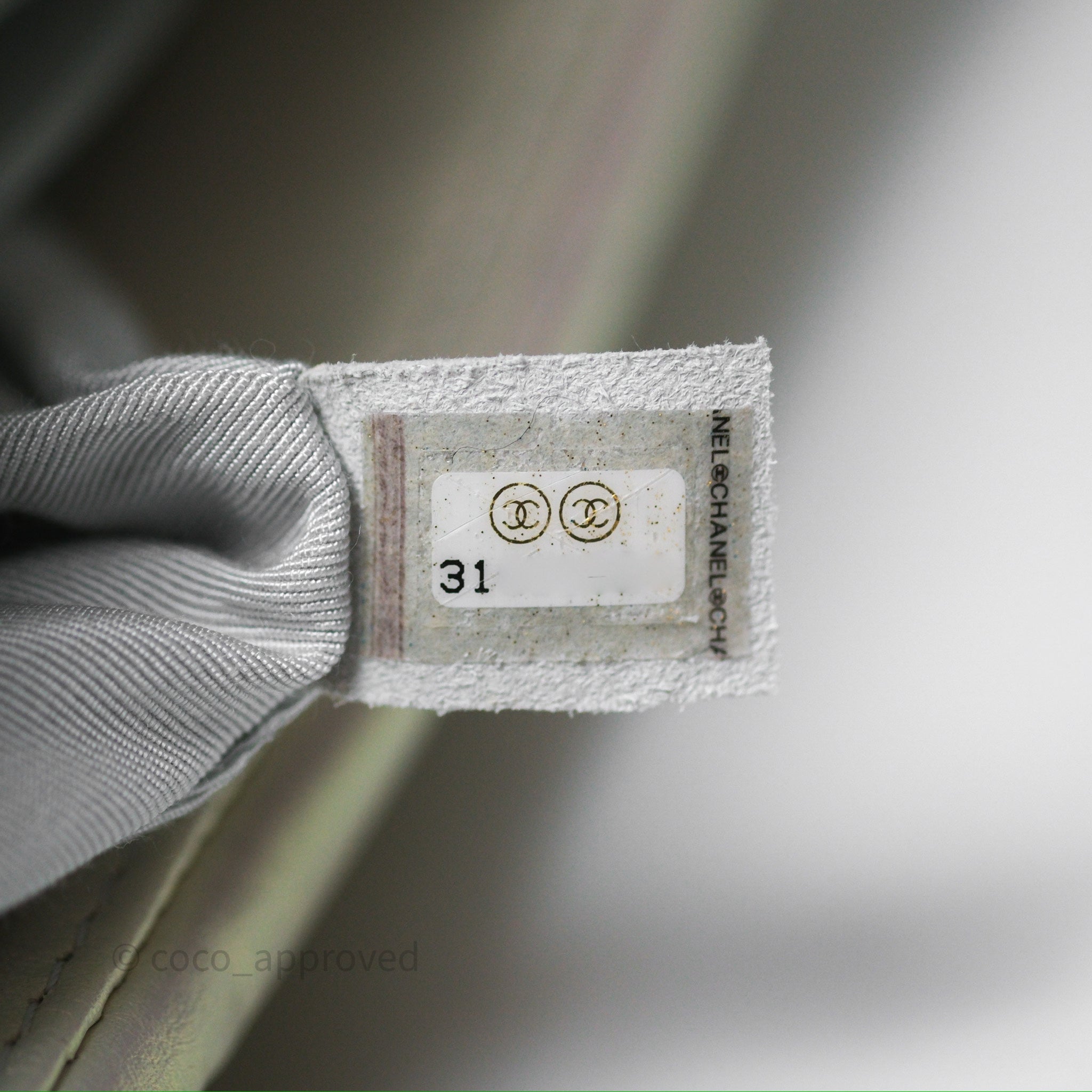 Chanel 19 Small Iridescent White Leather Flap Bag with Mixed Hardware - Perfect for Everyday Luxury & Evening Events