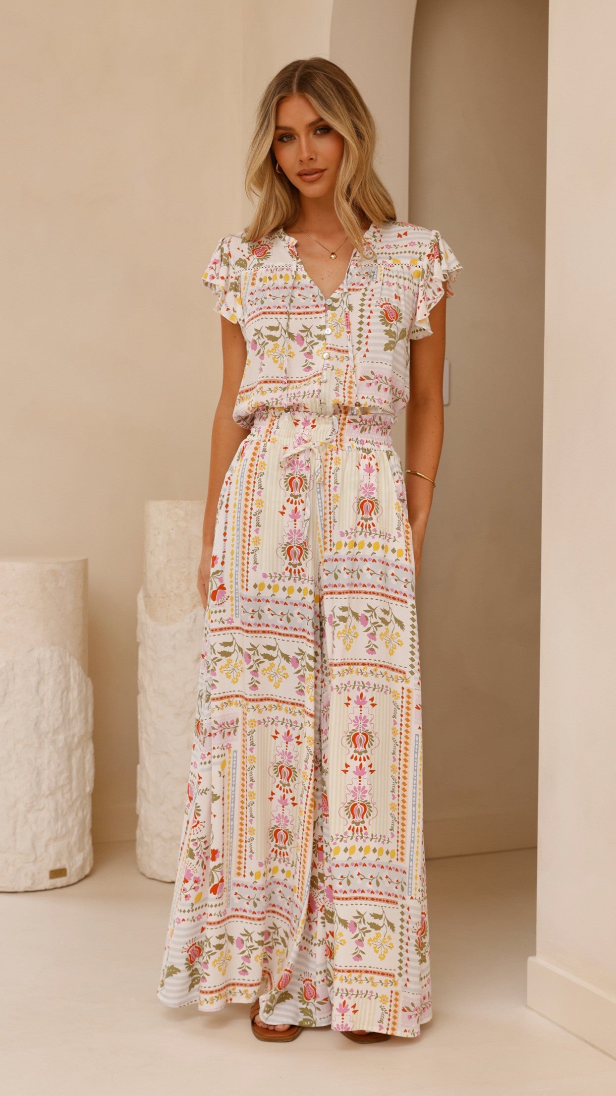 Lesley Short Sleeve Top with Leah Print - Women's Casual Floral Blouse for Summer, Office Wear & Date Night Outfits