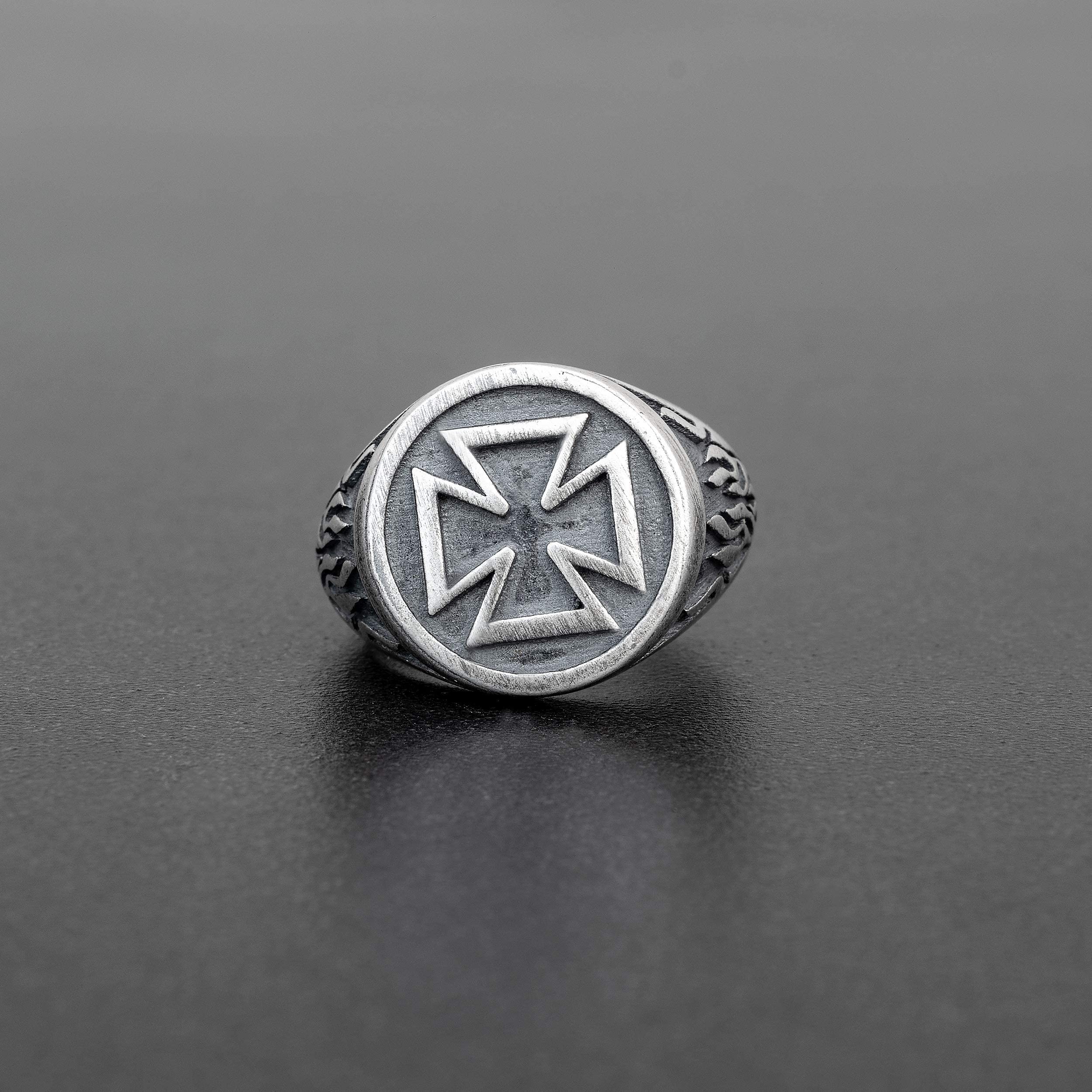 925 Sterling Silver Men's Iron Cross Ring - Medieval Gothic Punk Style Jewelry, Perfect Gift for Him - Ideal for Rock Concerts, Gothic Fashion & Punk Outfits
