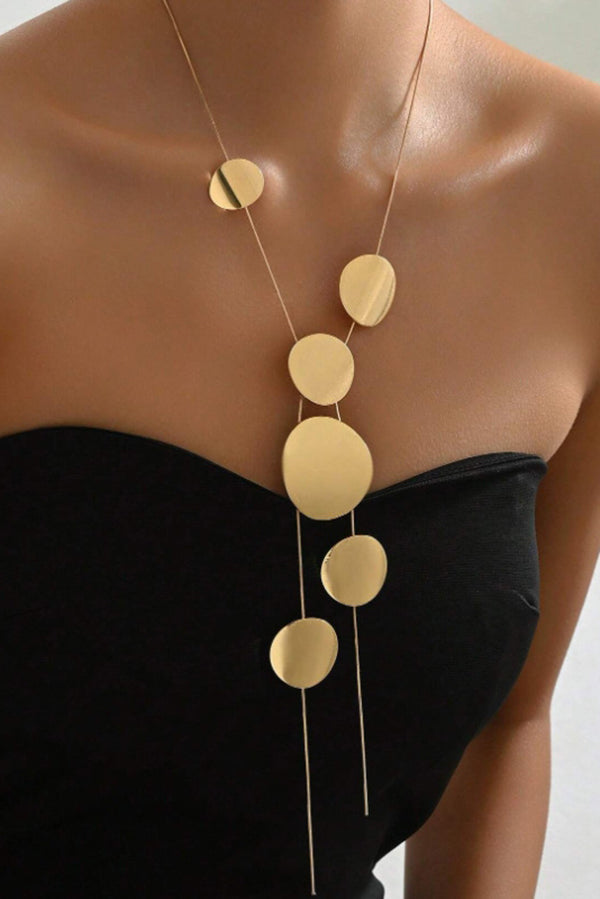 Stylish Hollow Geometric Pendant Necklace for Women - Elegant Layering Jewelry for Casual & Evening Outfits
