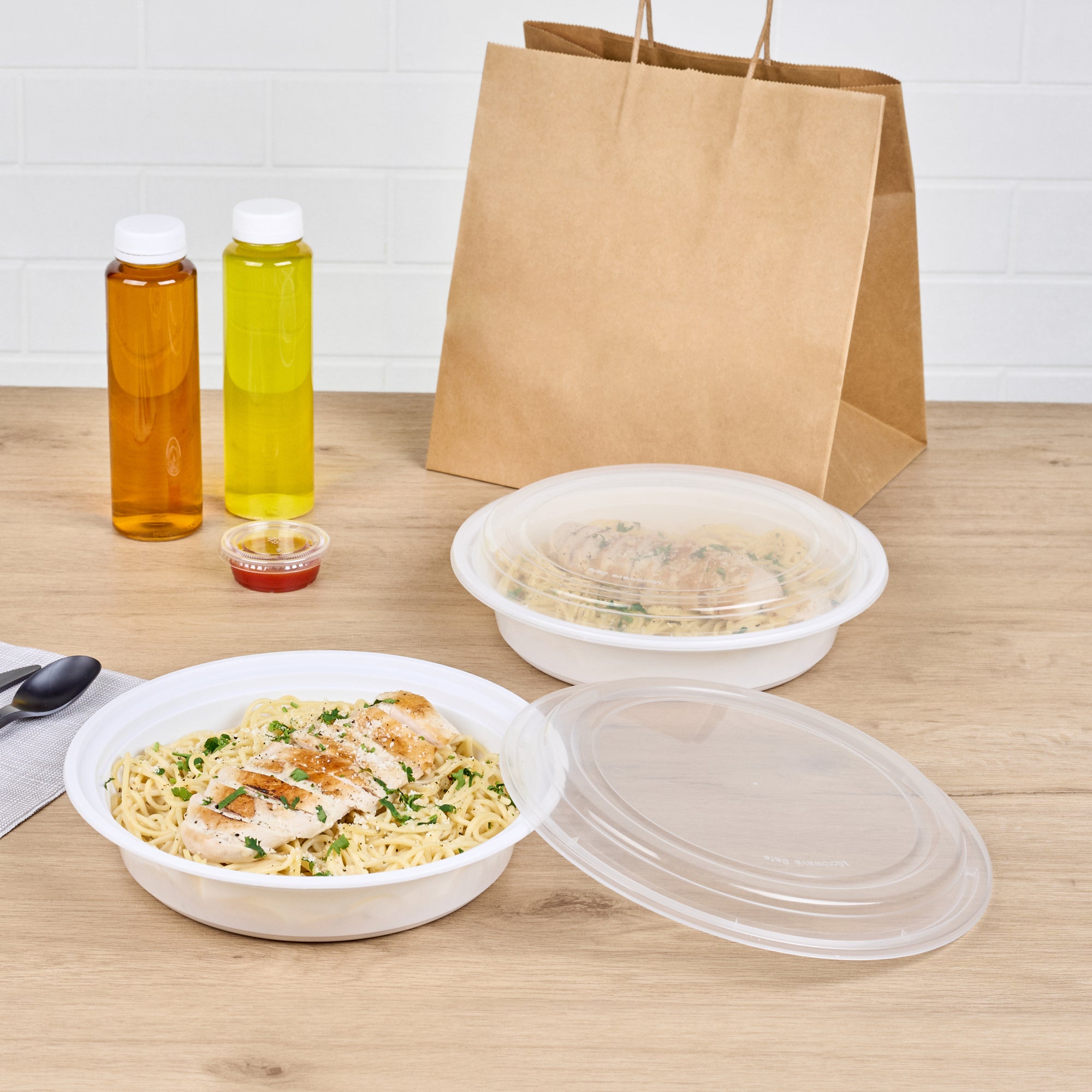 48 oz Round White Plastic Food Storage Containers with Clear Lids - Microwave Safe, 9x9x1.75 Inches - 50 Pack Bulk Disposable Takeout Containers for Restaurants, Catering & Meal Prep