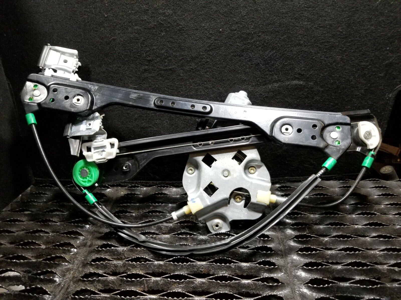 2005-2007 Dodge Magnum Right Front Passenger Window Regulator & Motor Assembly - OEM Replacement Part for Smooth Power Window Operation - Perfect for Car Window Repair & Maintenance