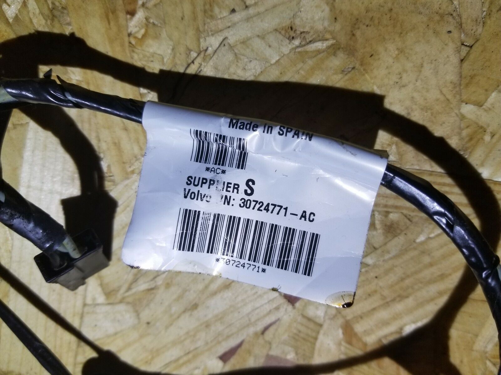 Original Volvo S40 Center Console Wire Harness 30724771 OEM Replacement for 2005 2006 2007 Models - Perfect for DIY Car Repairs & Electrical System Upgrades