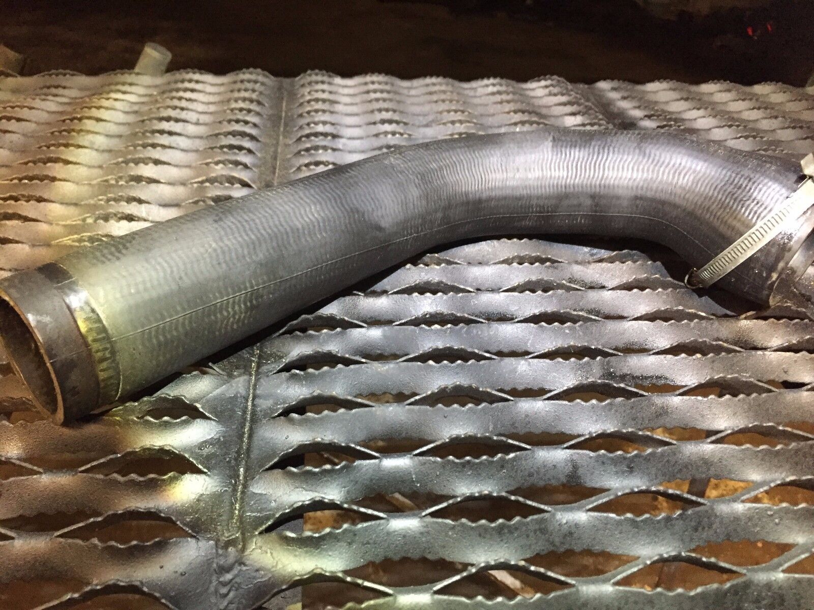 Volvo S40 T5 2.5 Turbo Intercooler Tube Hose Line Pipe OEM Replacement for 2005-2011 Models - Perfect for Turbo Performance Upgrades & Engine Maintenance