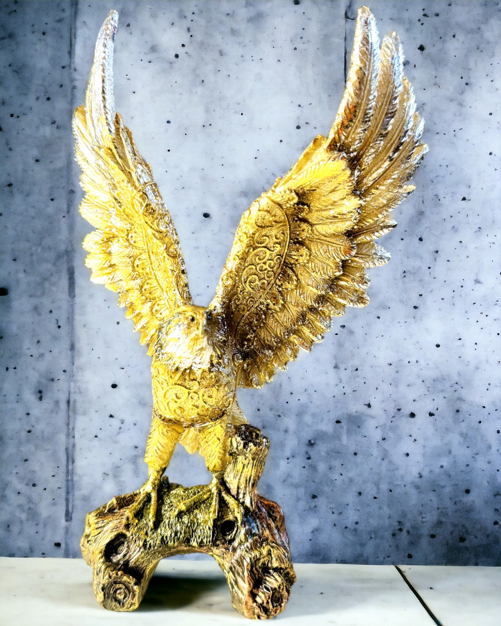 Golden Eagle Statue - Personalized Resin Home Decor for Office Desk, Bookshelf & Gift Giving | Handcrafted Eagle Sculpture for Men's Study & Living Room