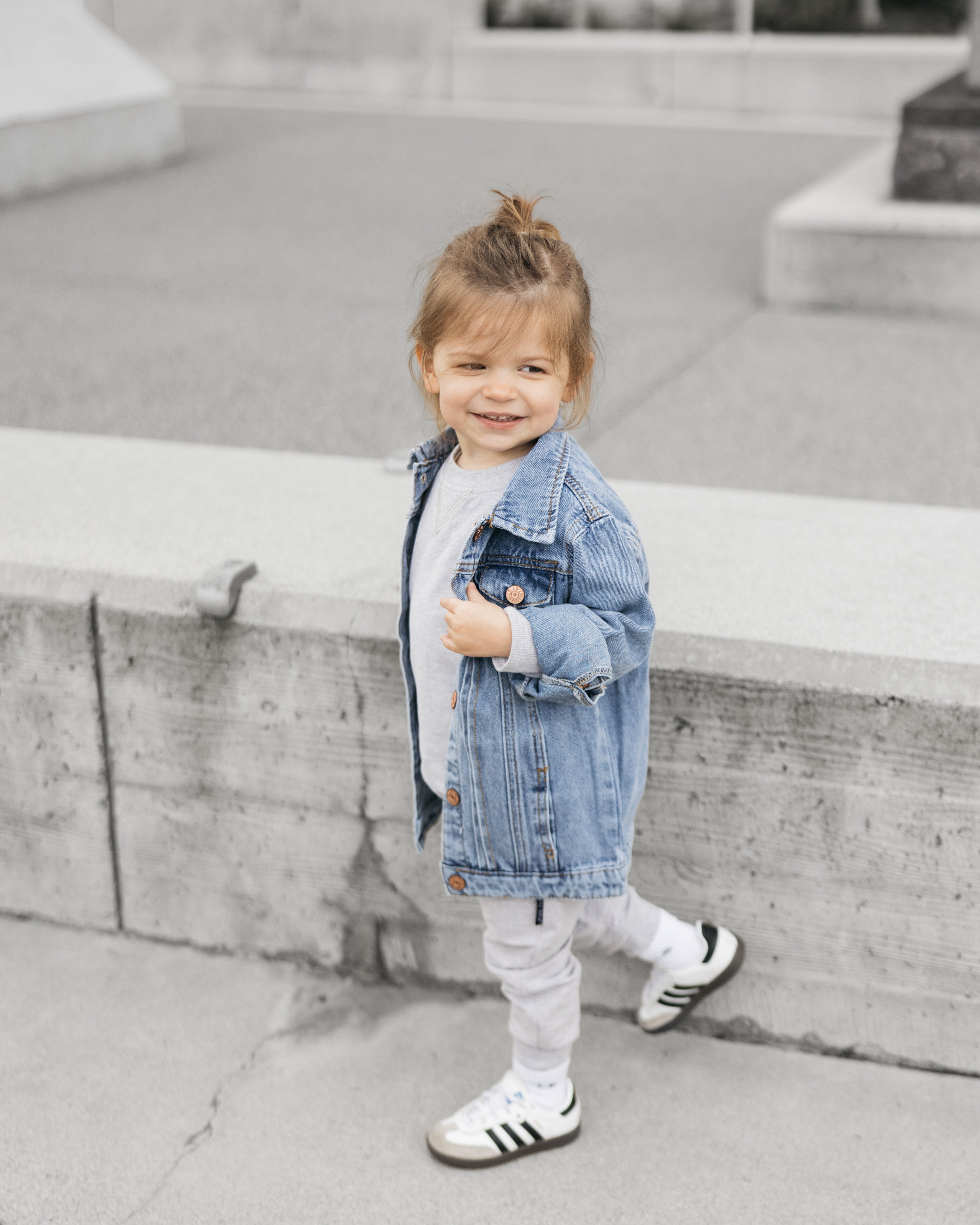 Stylish Women's Denim Jacket - Classic Blue Denim Coat with Button Front & Pockets | Perfect for Casual Outfits, Layering & Outdoor Activities
