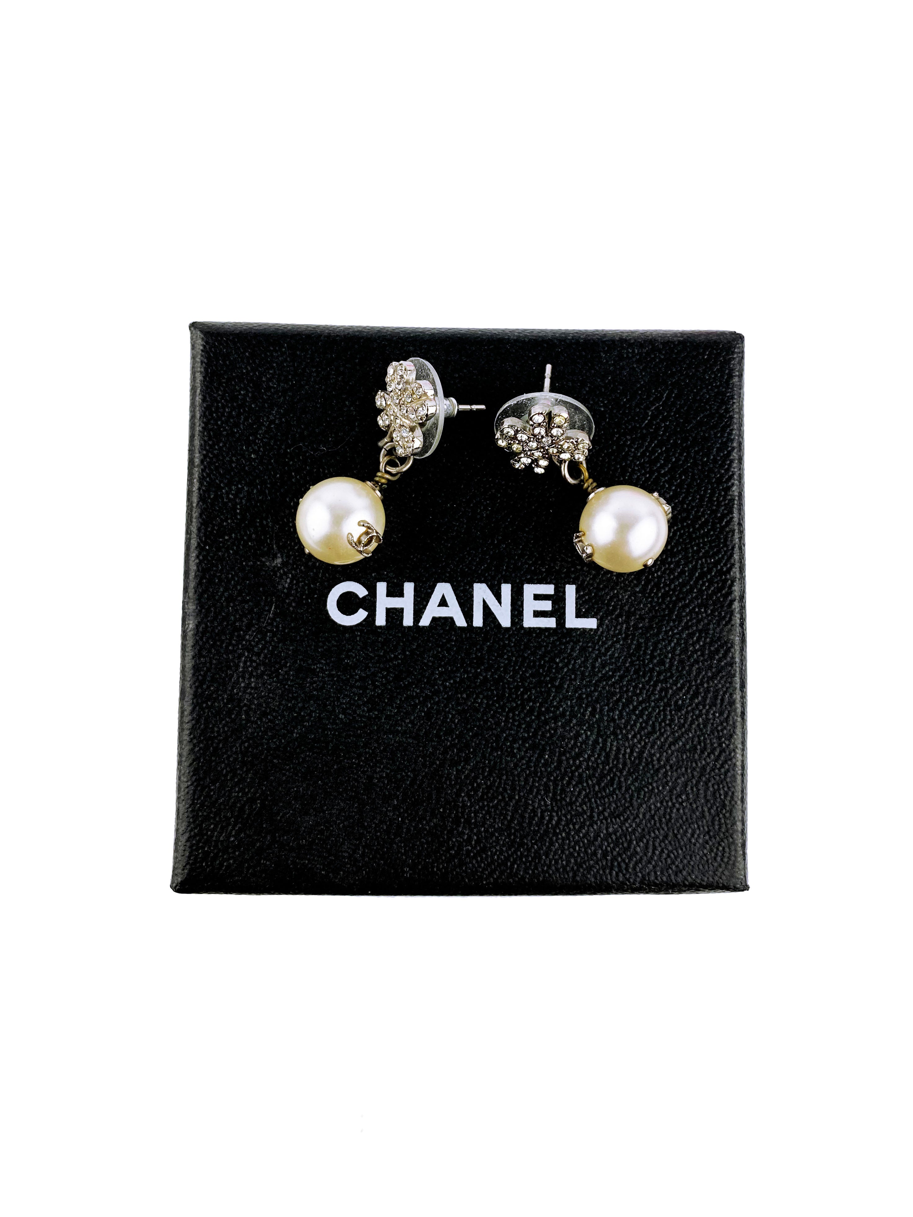 Chanel Boucles Pearl Drop Earrings - Luxury Fashion Jewelry for Women, Elegant Pearl Dangle Earrings for Parties, Weddings & Special Occasions
