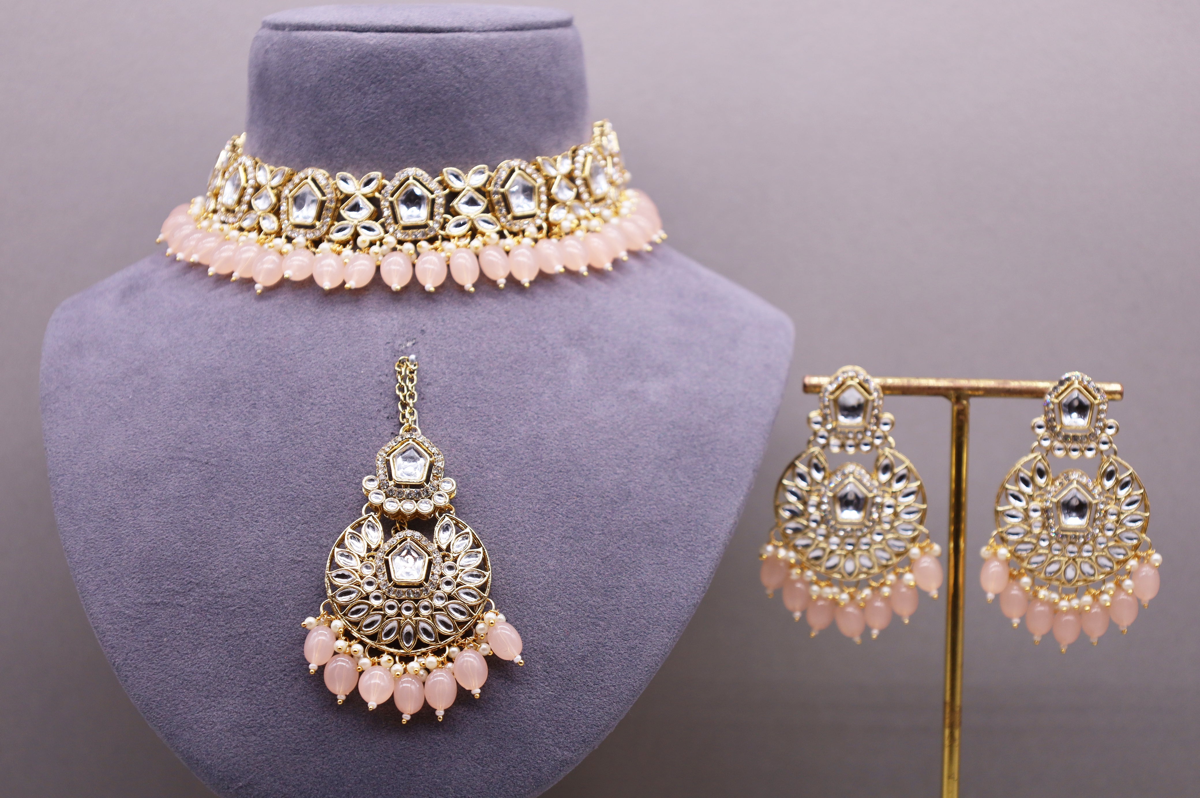 Vaishnavi Kundan Jewelry Set - Traditional Indian Bridal Necklace, Earrings & Maang Tikka Set for Weddings & Festive Occasions