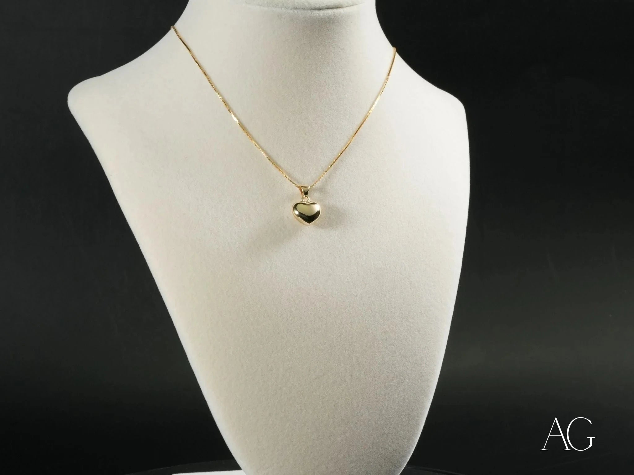 Golden Heart Pendant Necklace for Women - 14K Gold Plated Romantic Jewelry Gift for Her - Perfect for Anniversaries, Valentine's Day & Special Occasions